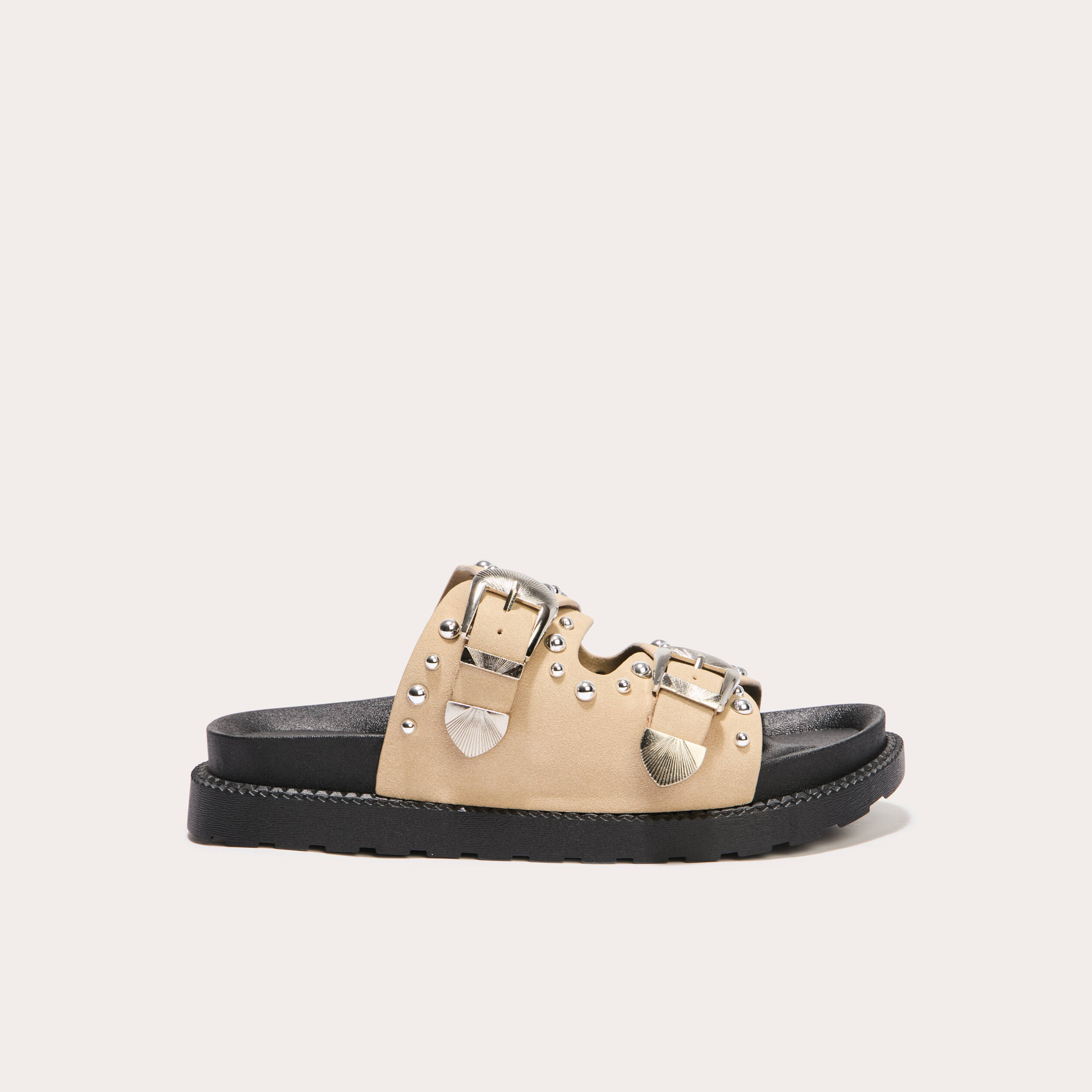 Sandales plates cloutées sable femme