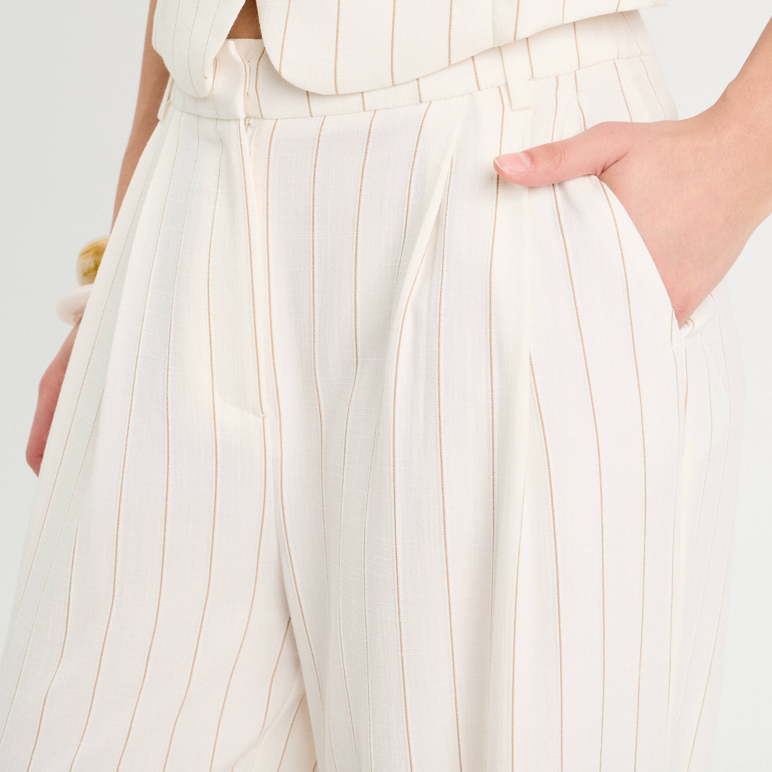 pantalon large avec plis blanc femme Pantalon large avec plis blanc femme
