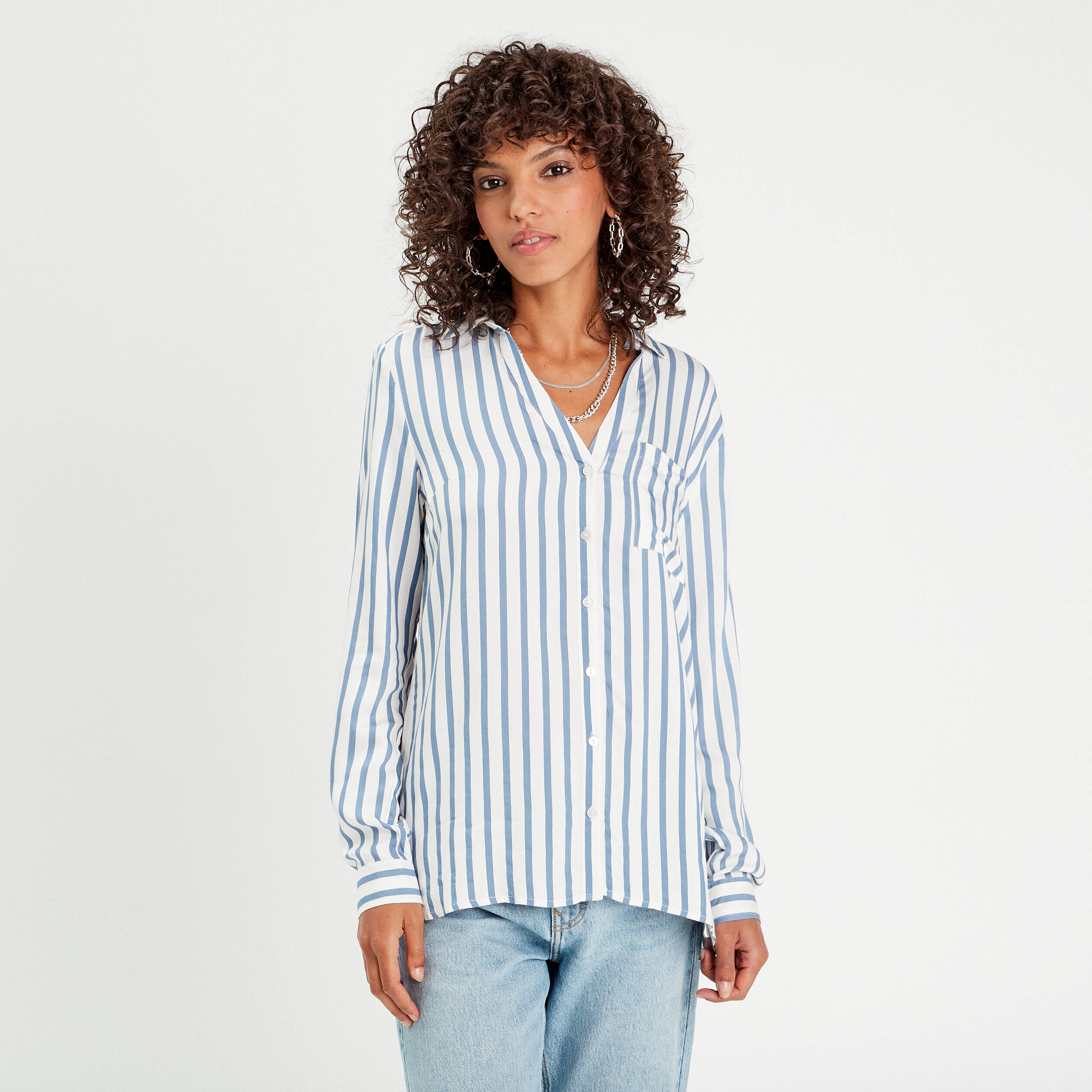 DESIGN - Chemise oversize coupe carrée à revers et motif à