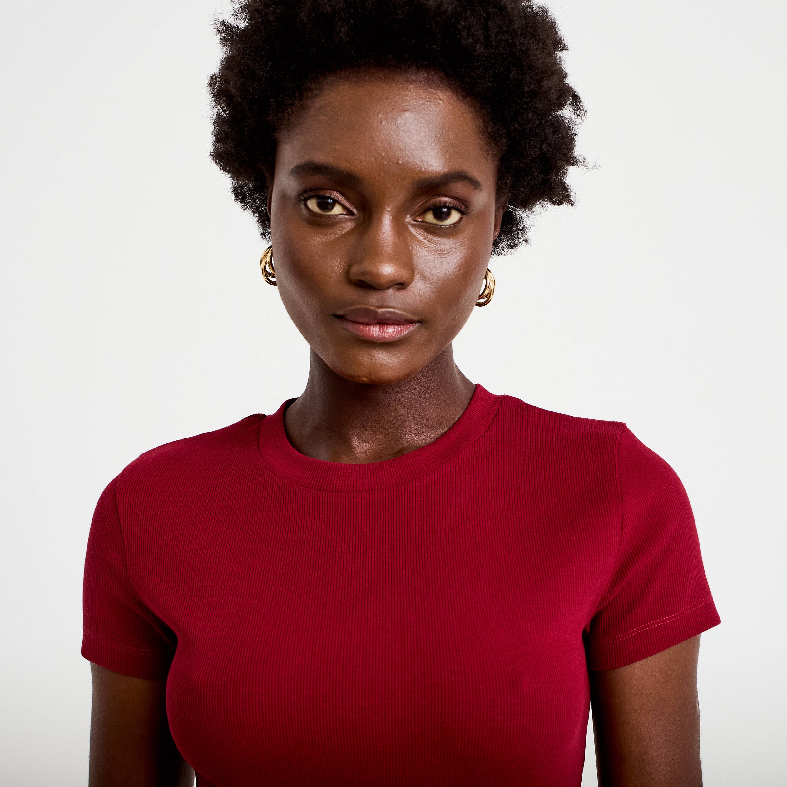 T-shirt c&ocirc;tel&eacute; ajust&eacute; manches courtes rouge femme