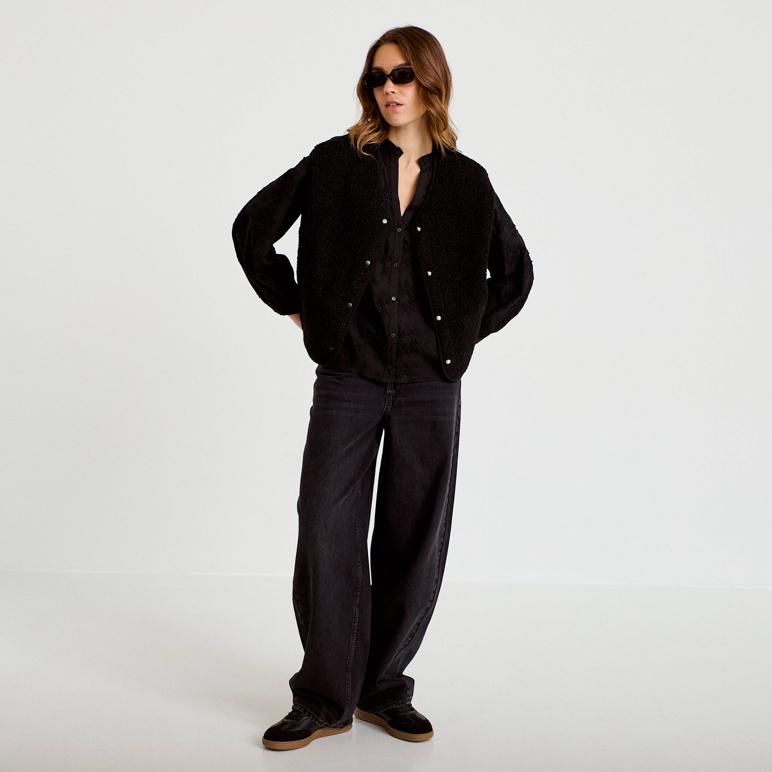 Blouse droite col rond manches longues noir femme