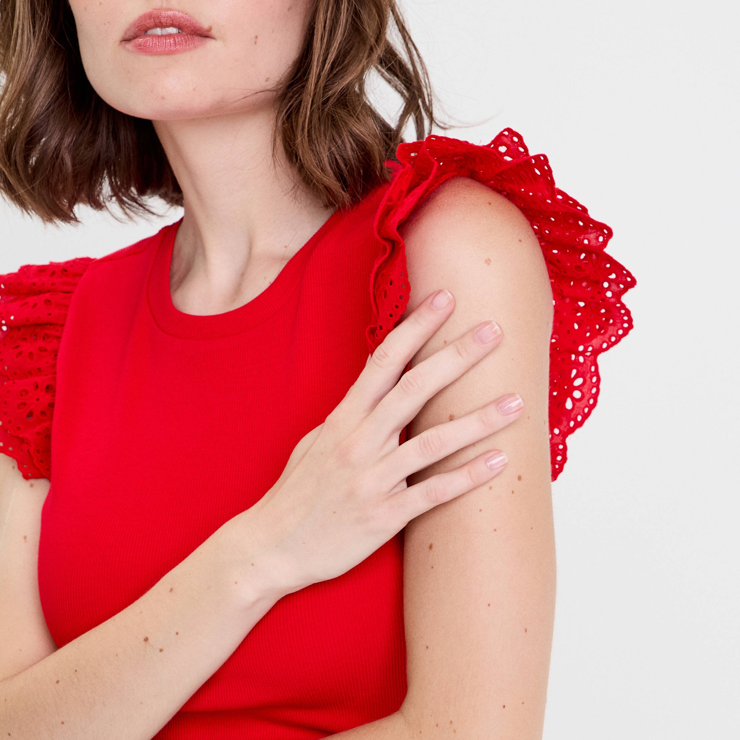 debardeur volants brodes rouge femme Débardeur volants brodés rouge femme