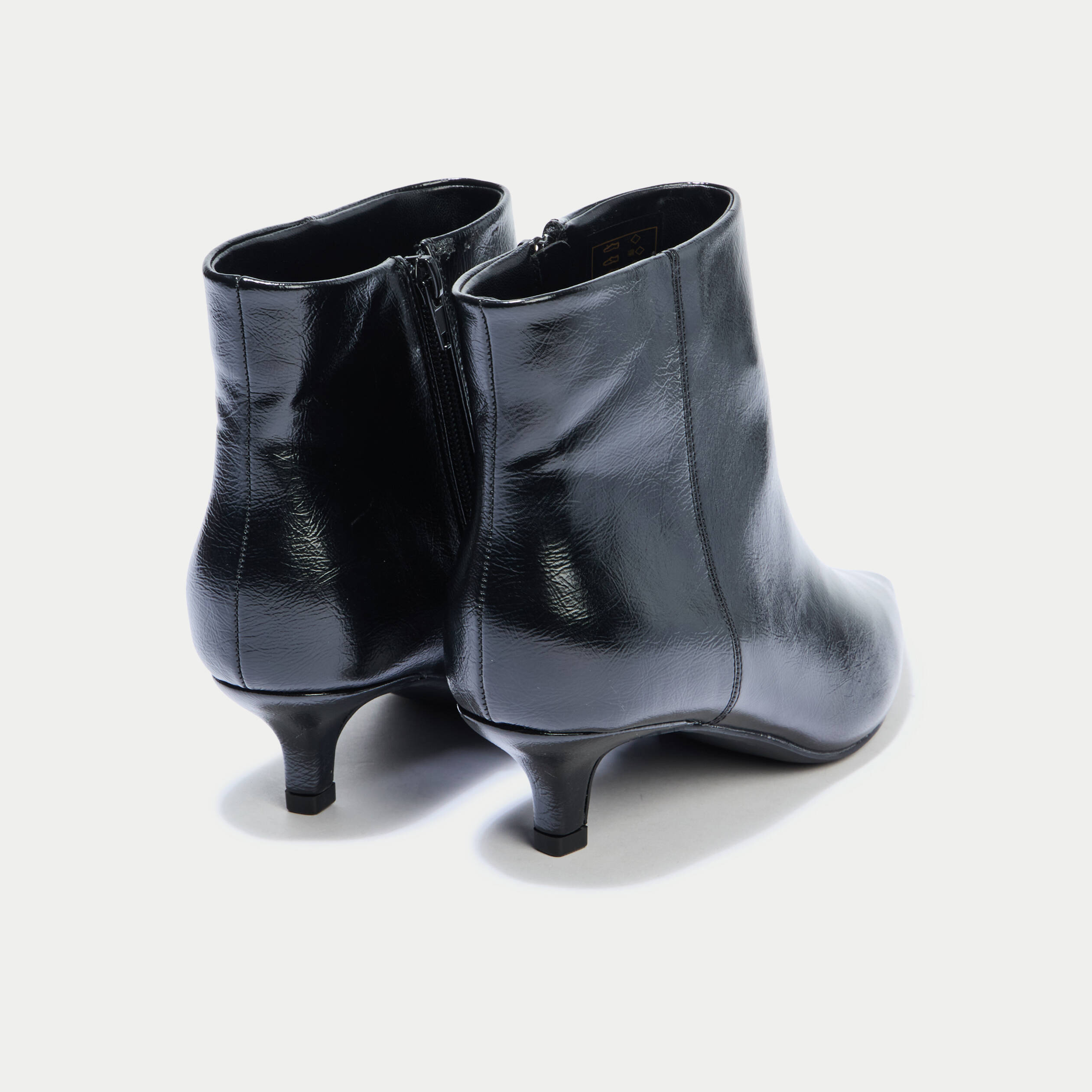Bottines &agrave; talon noir femme