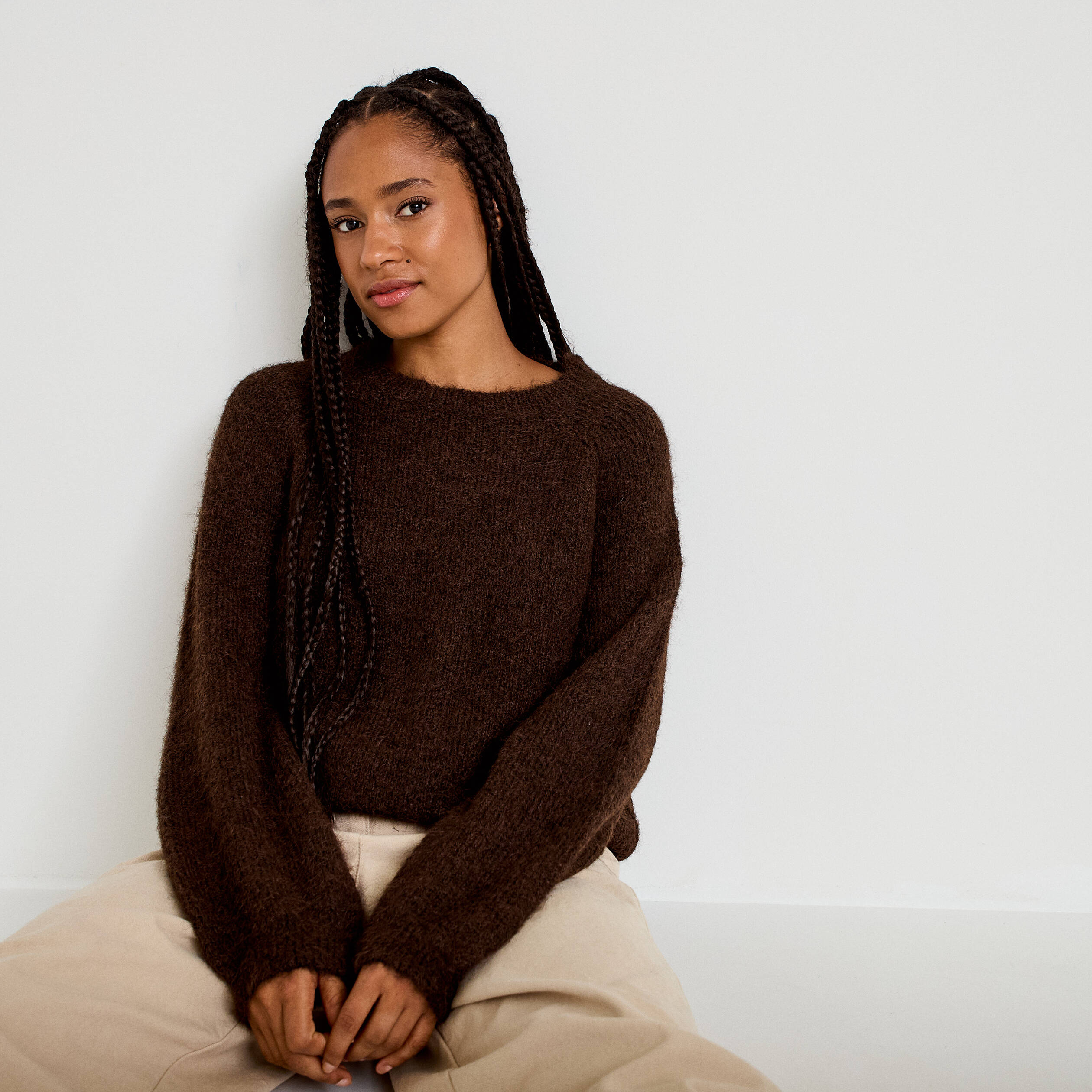 Pull ample col rond manches longues marron fonc&eacute; femme