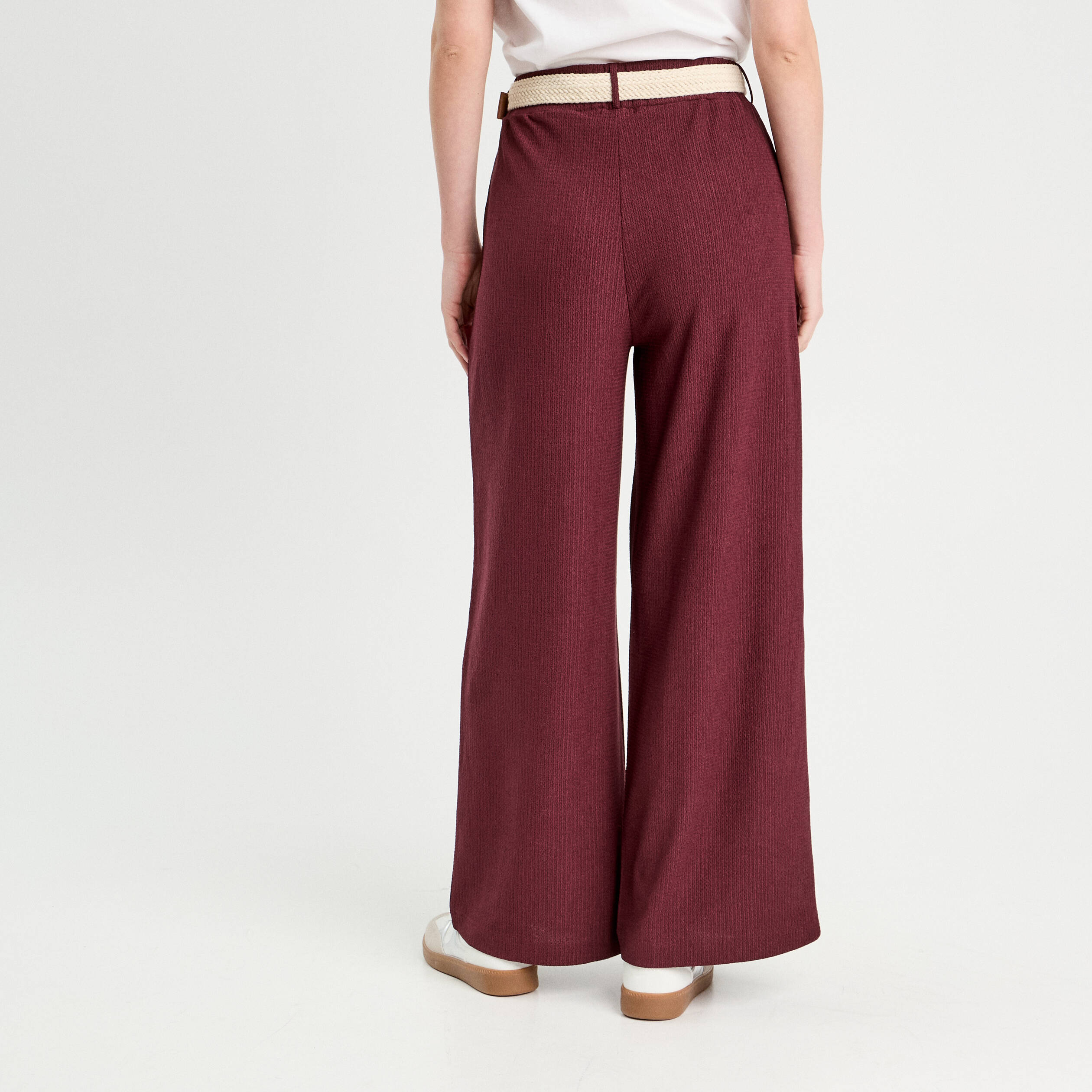 Pantalon large fluide ceintur&eacute; prune femme