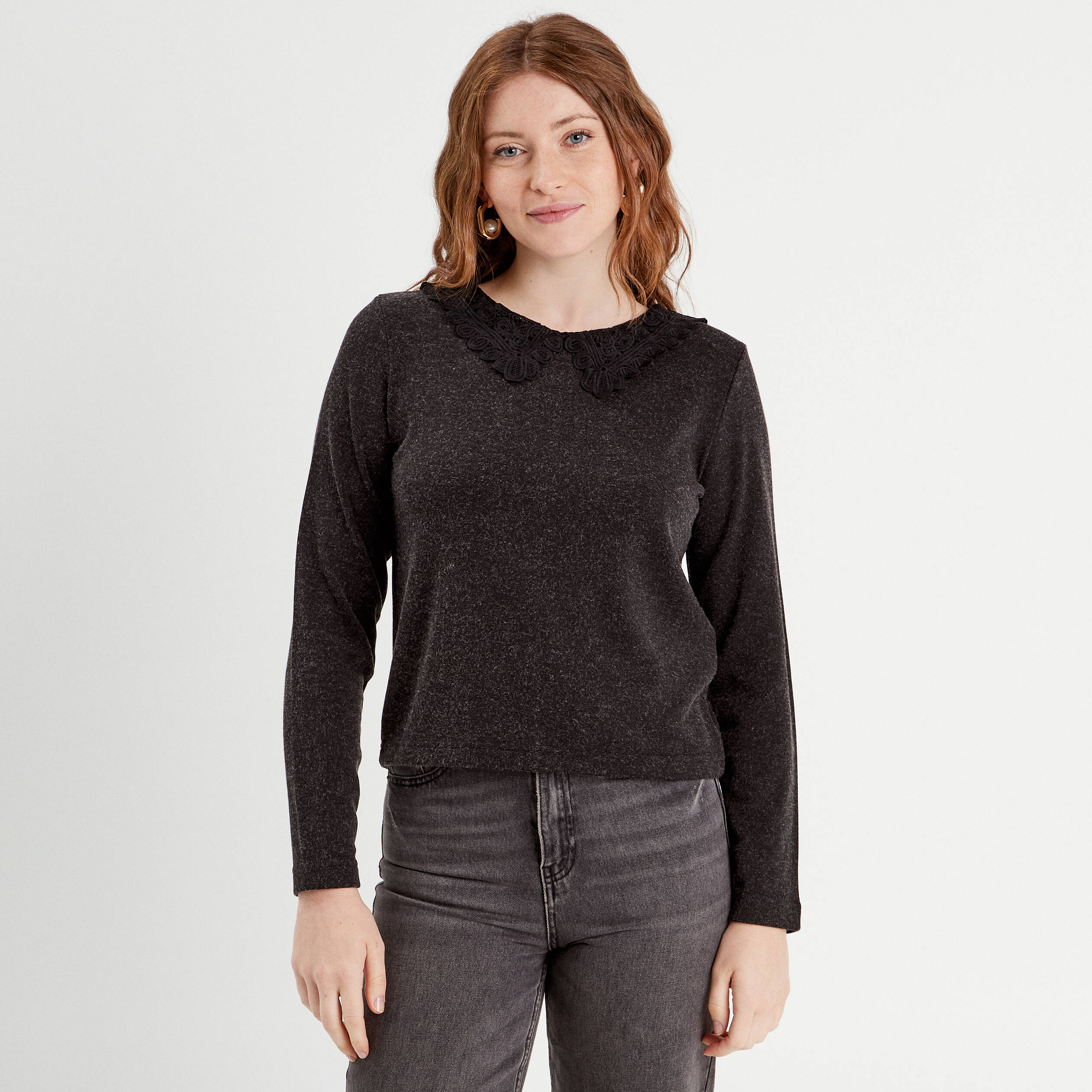 T-shirt col claudine macram&eacute; gris fonc&eacute; femme