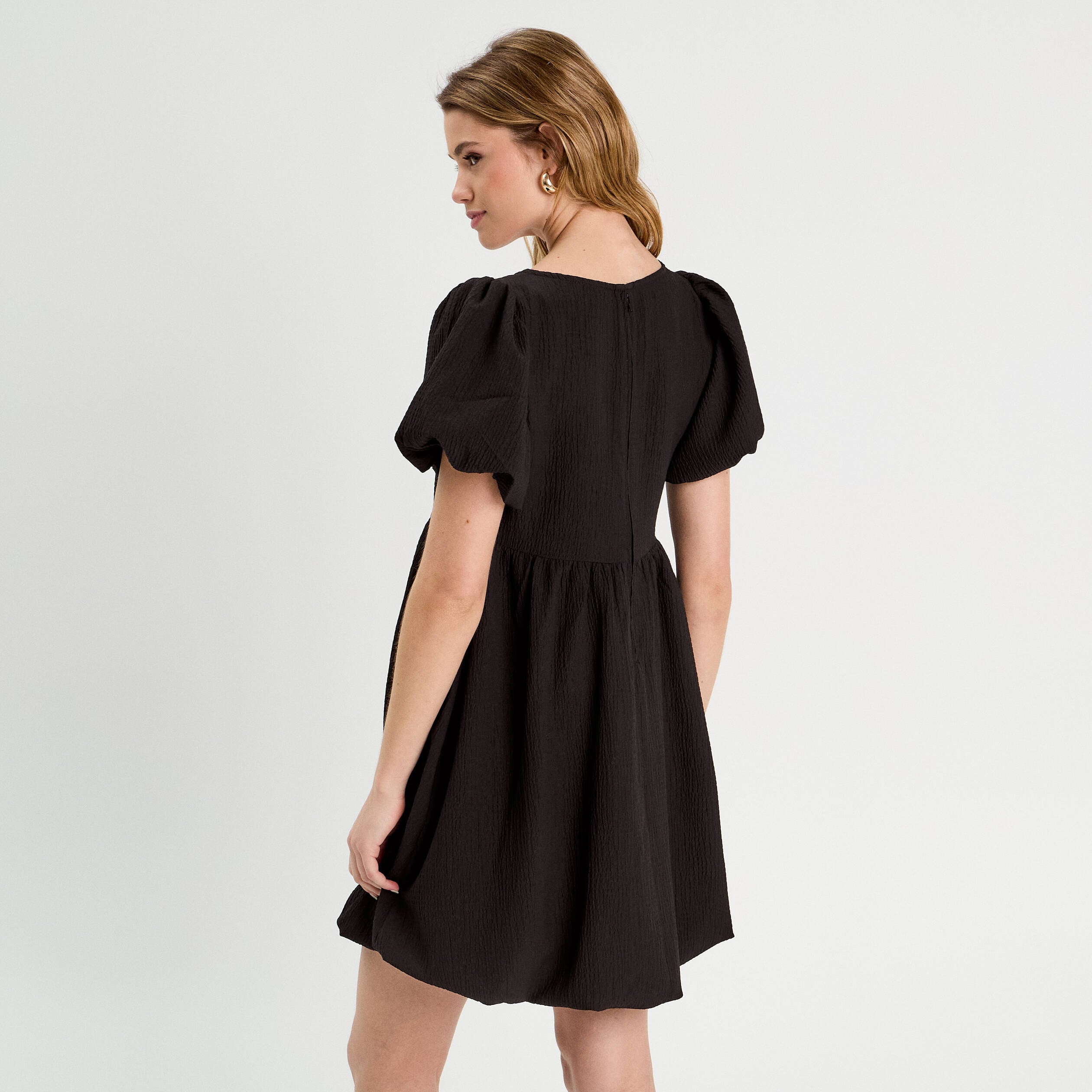 Robe &eacute;vas&eacute;e effet boule noir femme