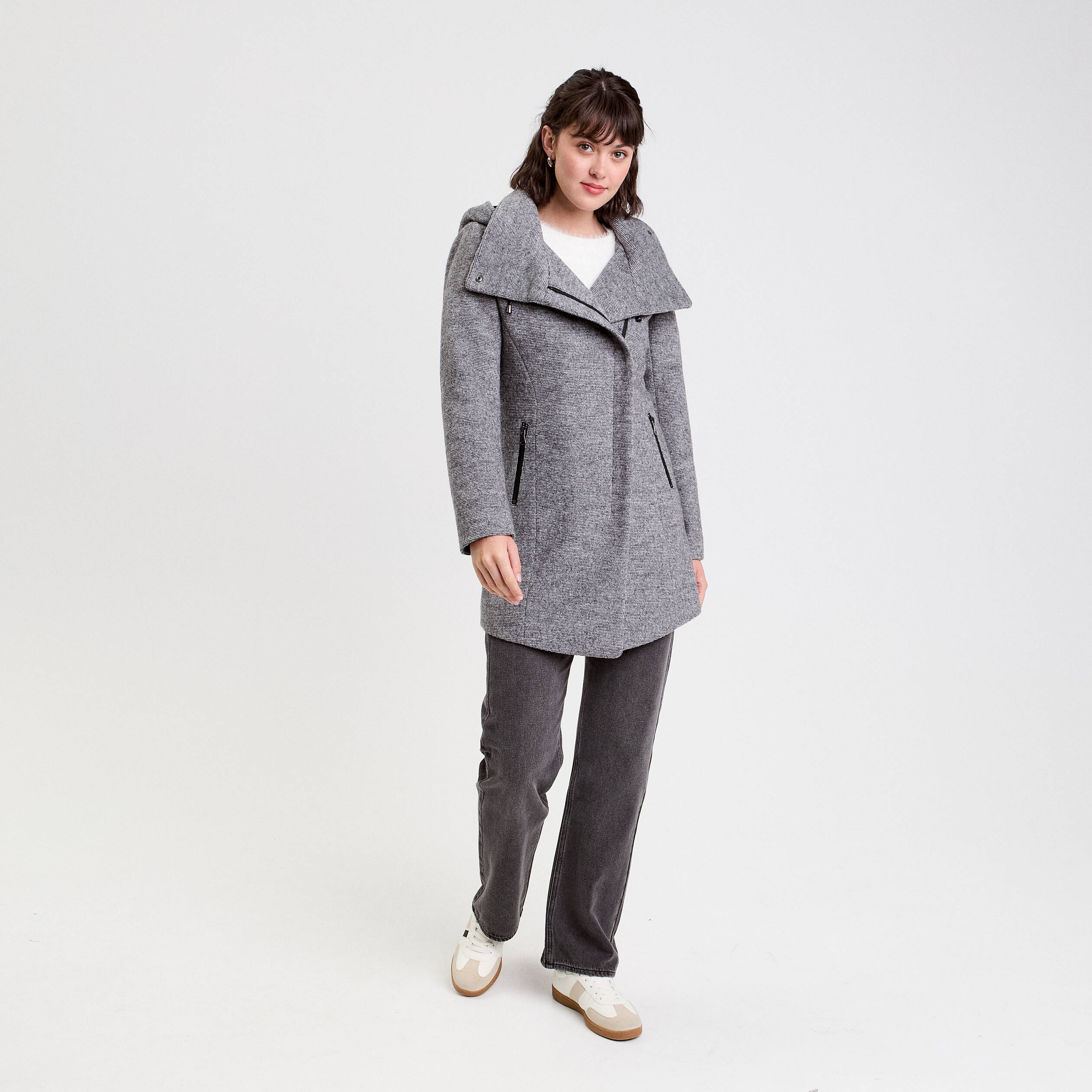 Manteau cintr&eacute; asym&eacute;trique gris fonc&eacute; femme