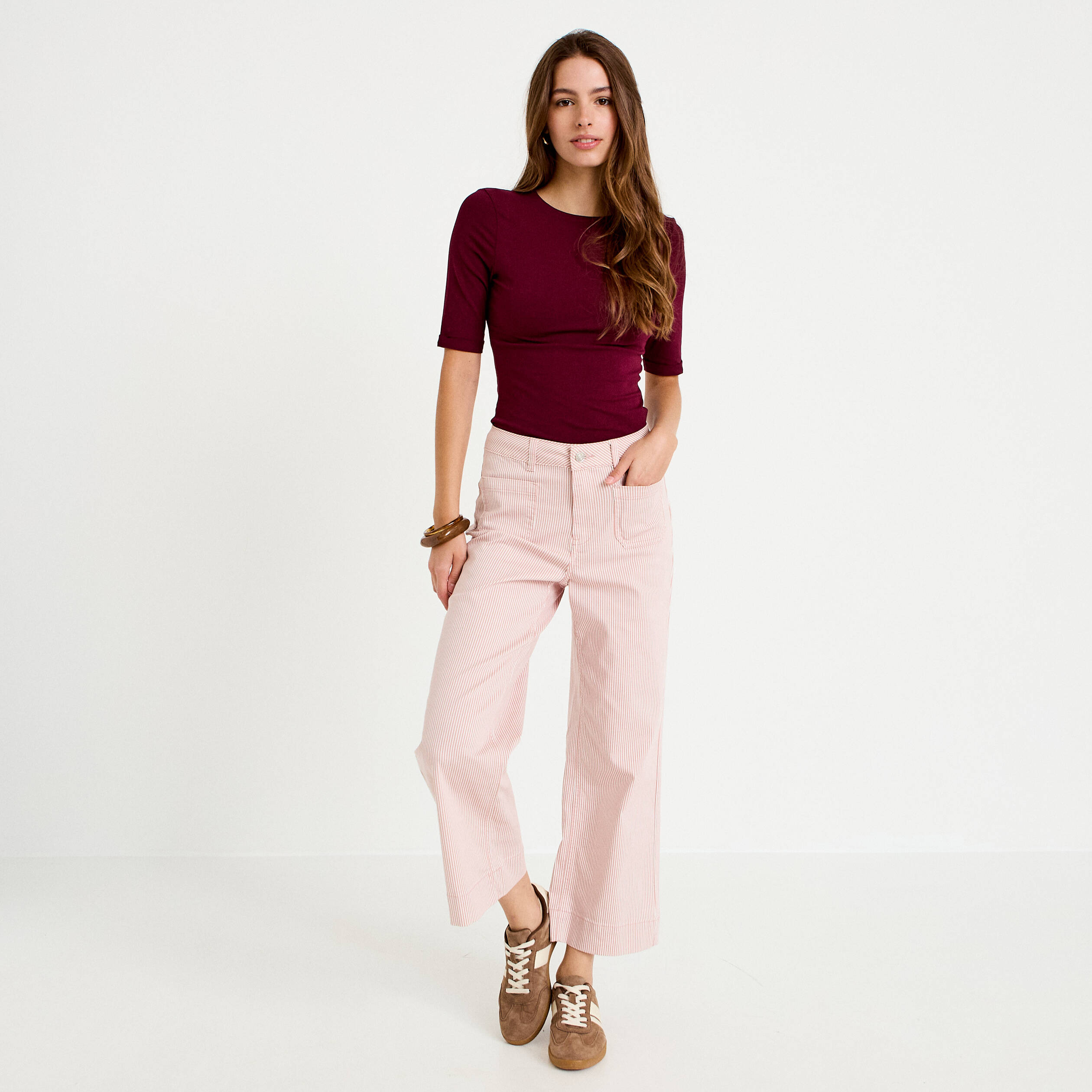 T-shirt ajust&eacute; col rond manches courtes bordeaux femme