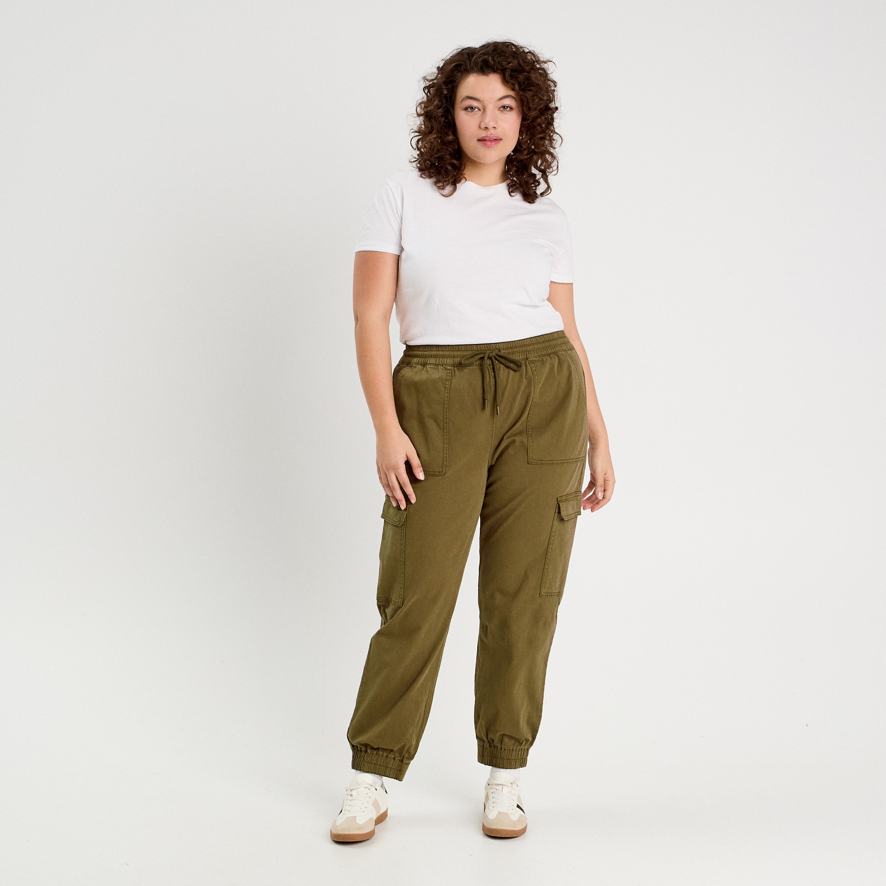 Pantalon cargo slim vert fonc&eacute; femme