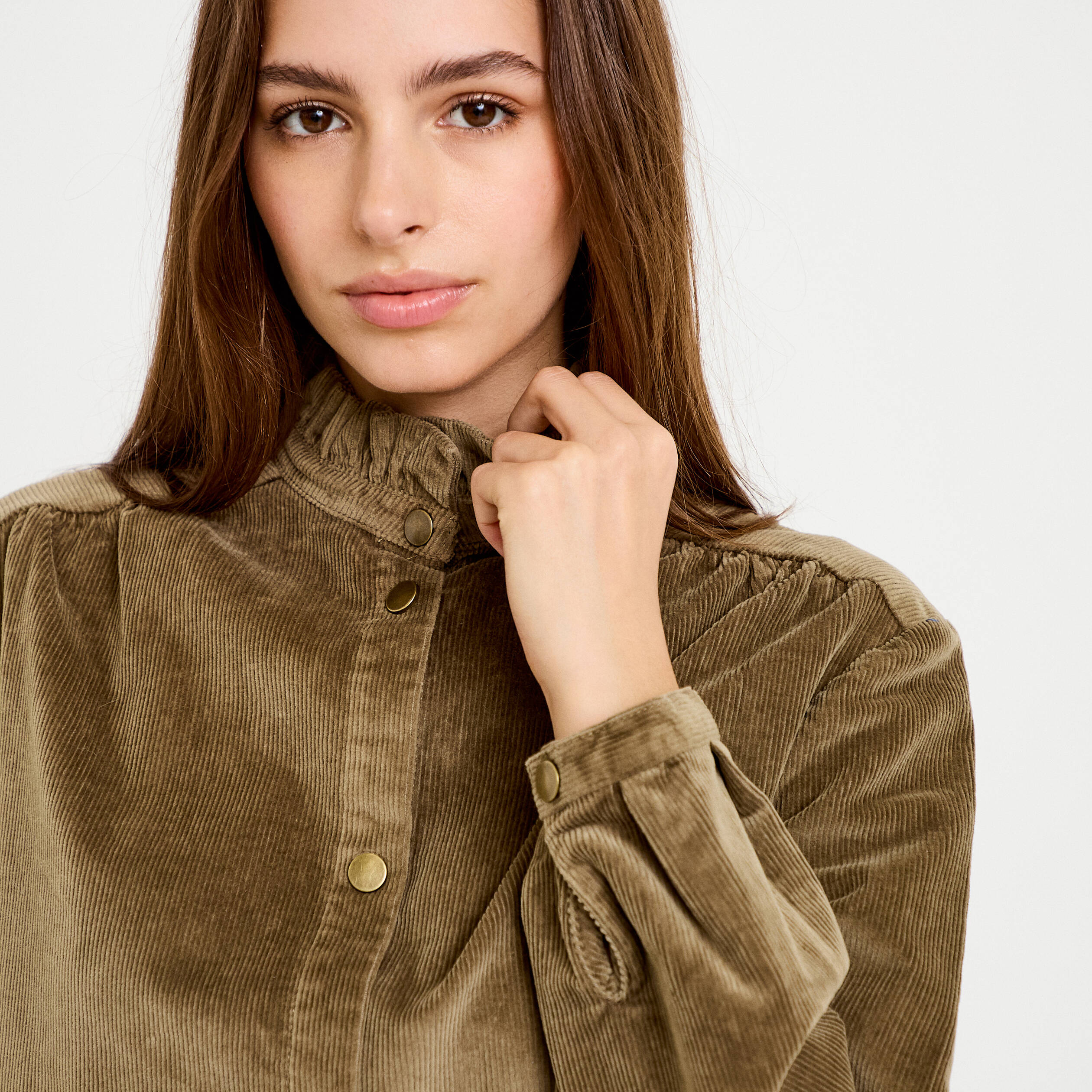 Chemise droite velours col montant vert kaki femme