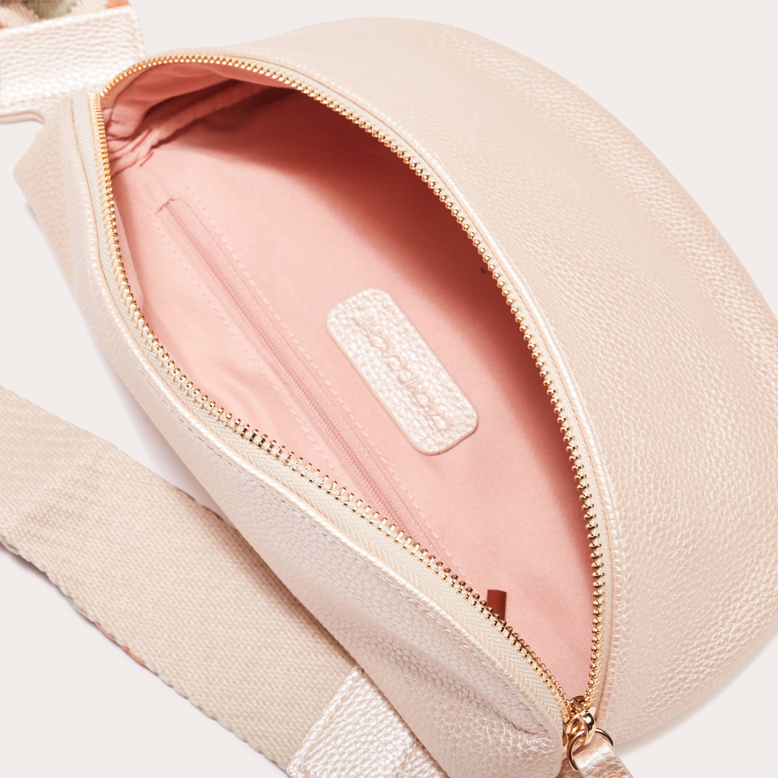 Sac banane en bandouli&egrave;re gris argent femme