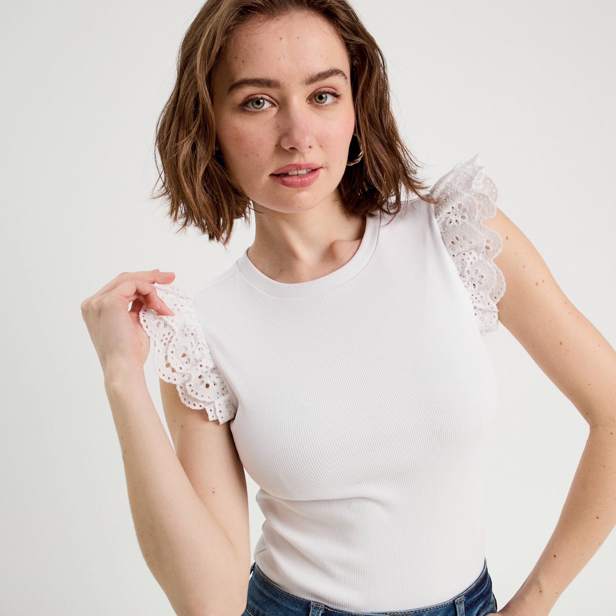 D&eacute;bardeur volants brod&eacute;s blanc femme