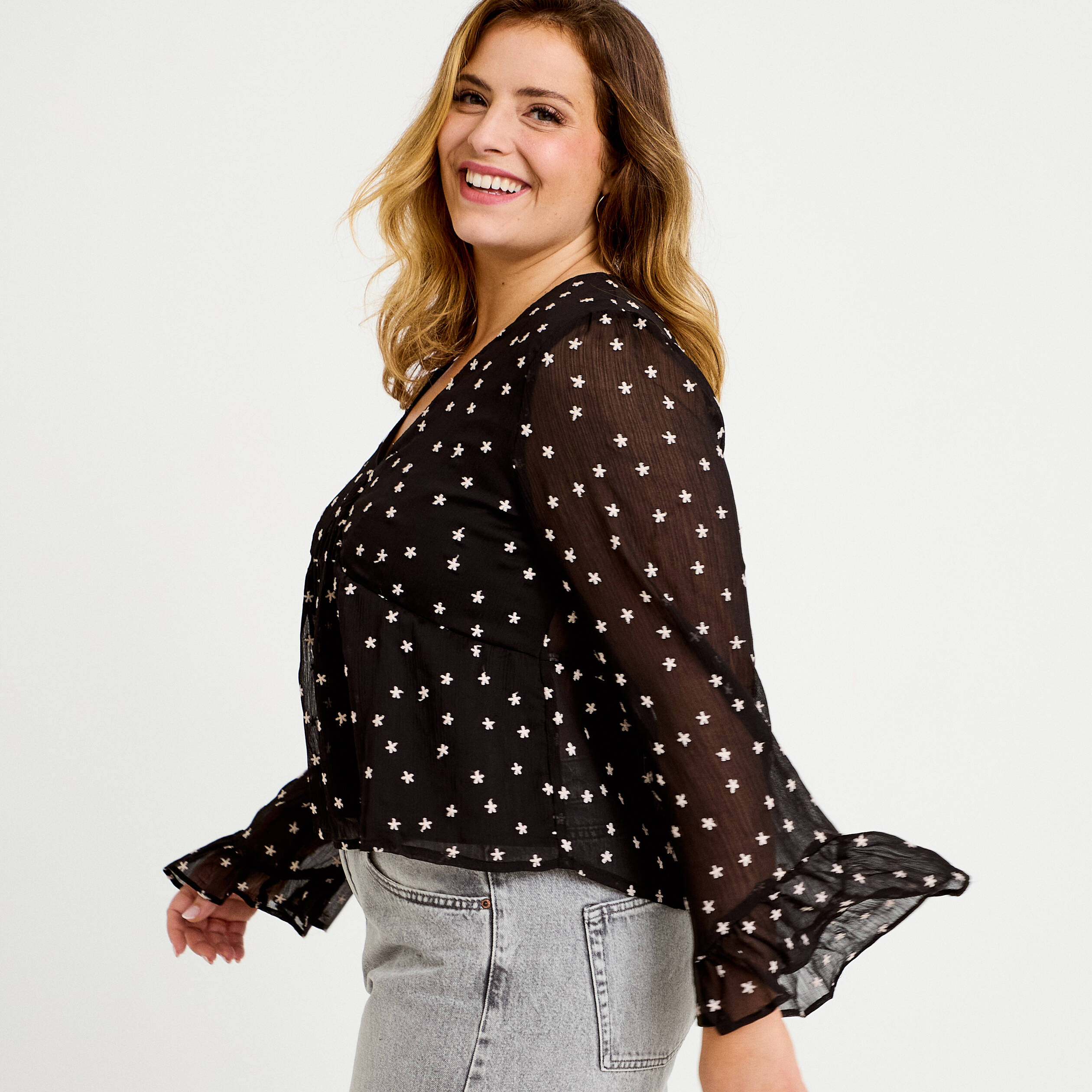 Blouse brod&eacute;e volant&eacute;e noir femme