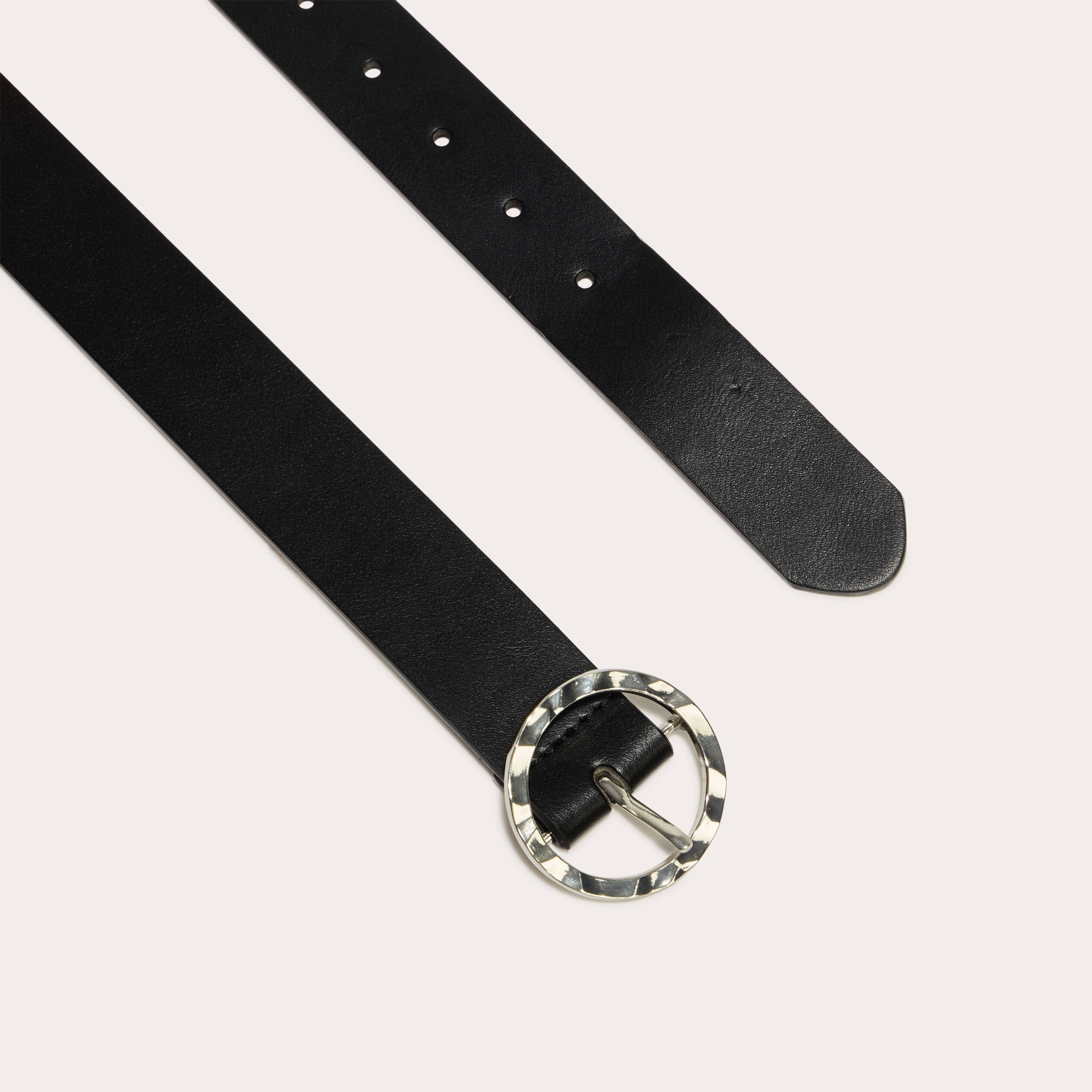 Ceinture boucle ronde emboss&eacute;e noir femme