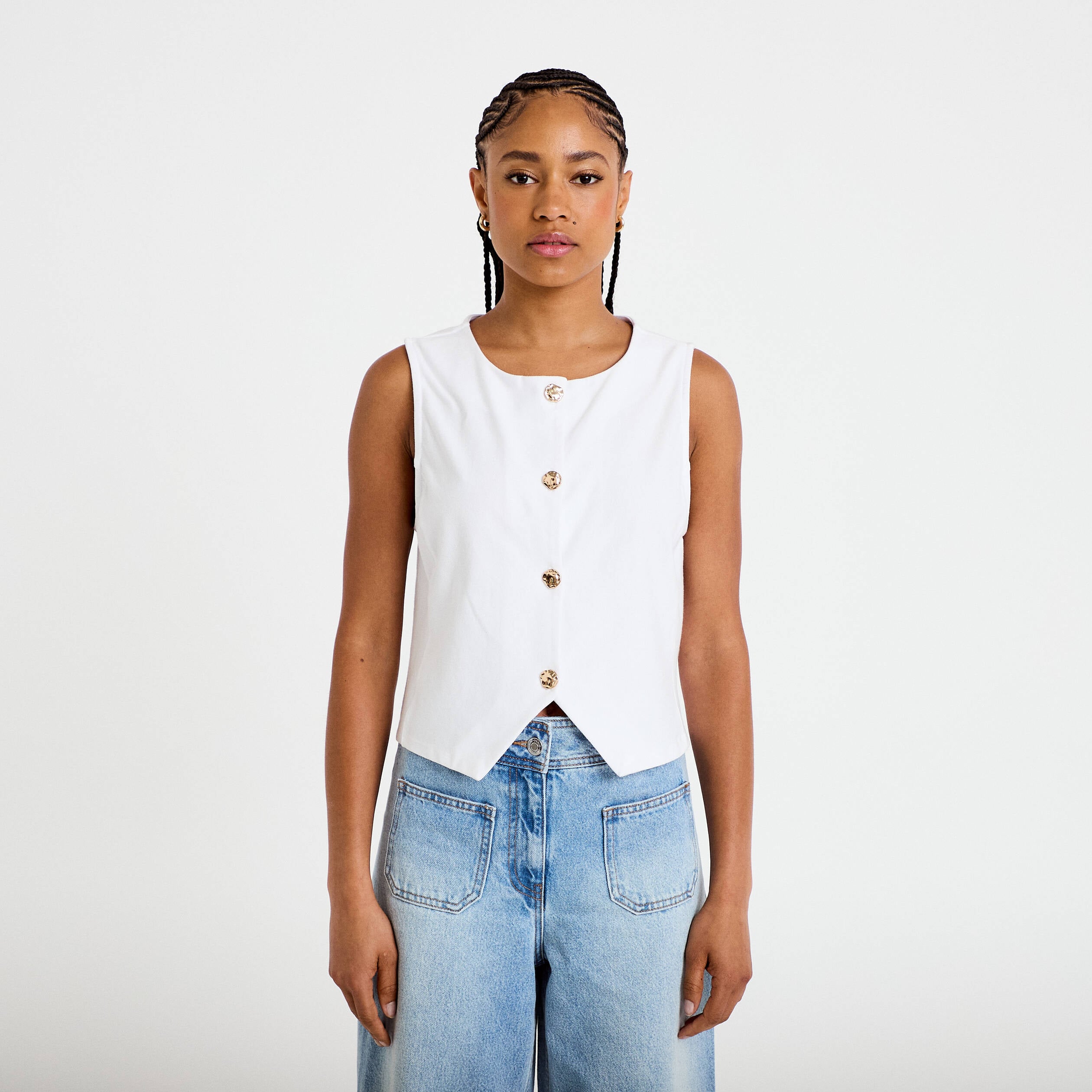 Gilet jean cintr&eacute; cropped sans manches blanc femme