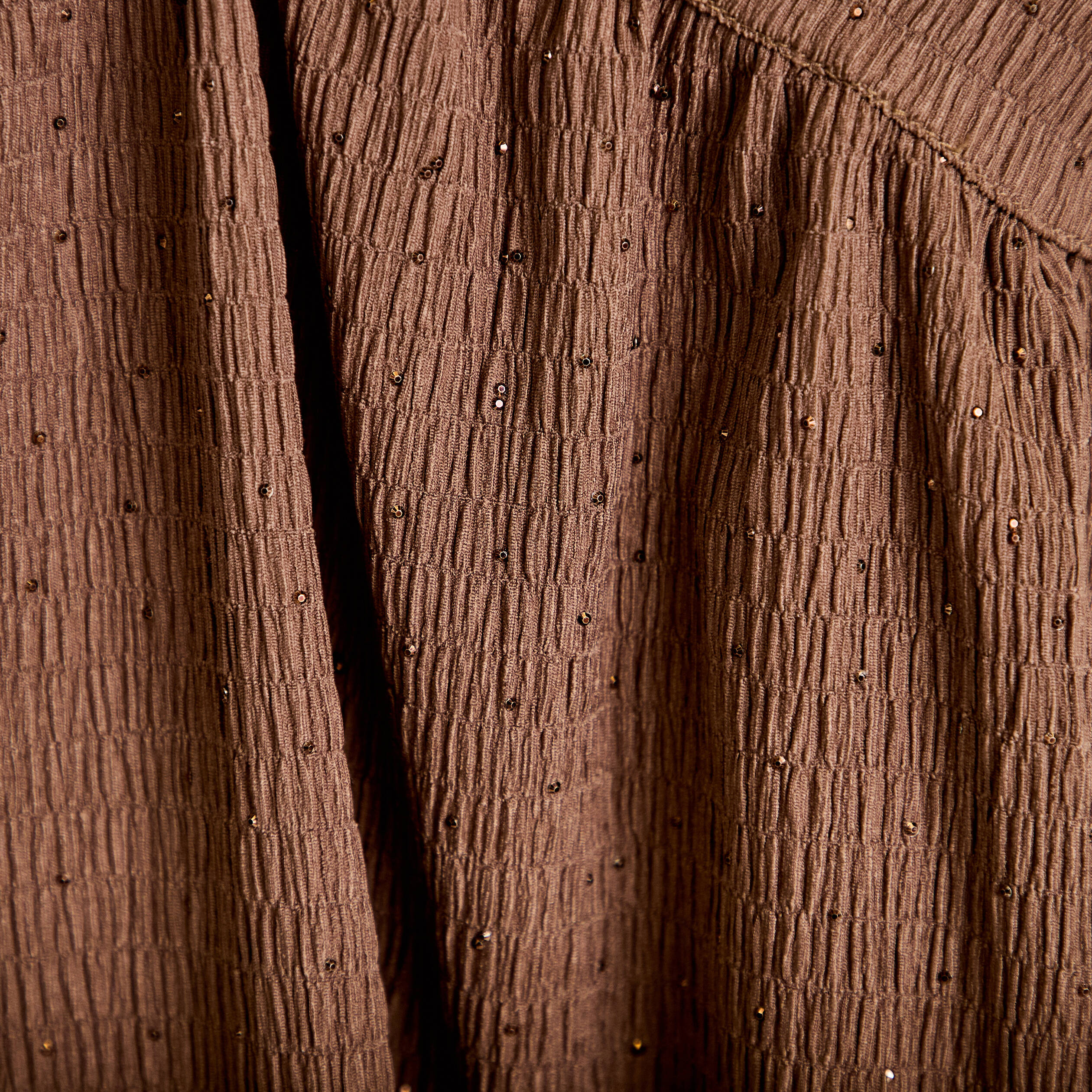 Top d&eacute;collet&eacute; sans manches pliss&eacute; marron fonc&eacute; femme