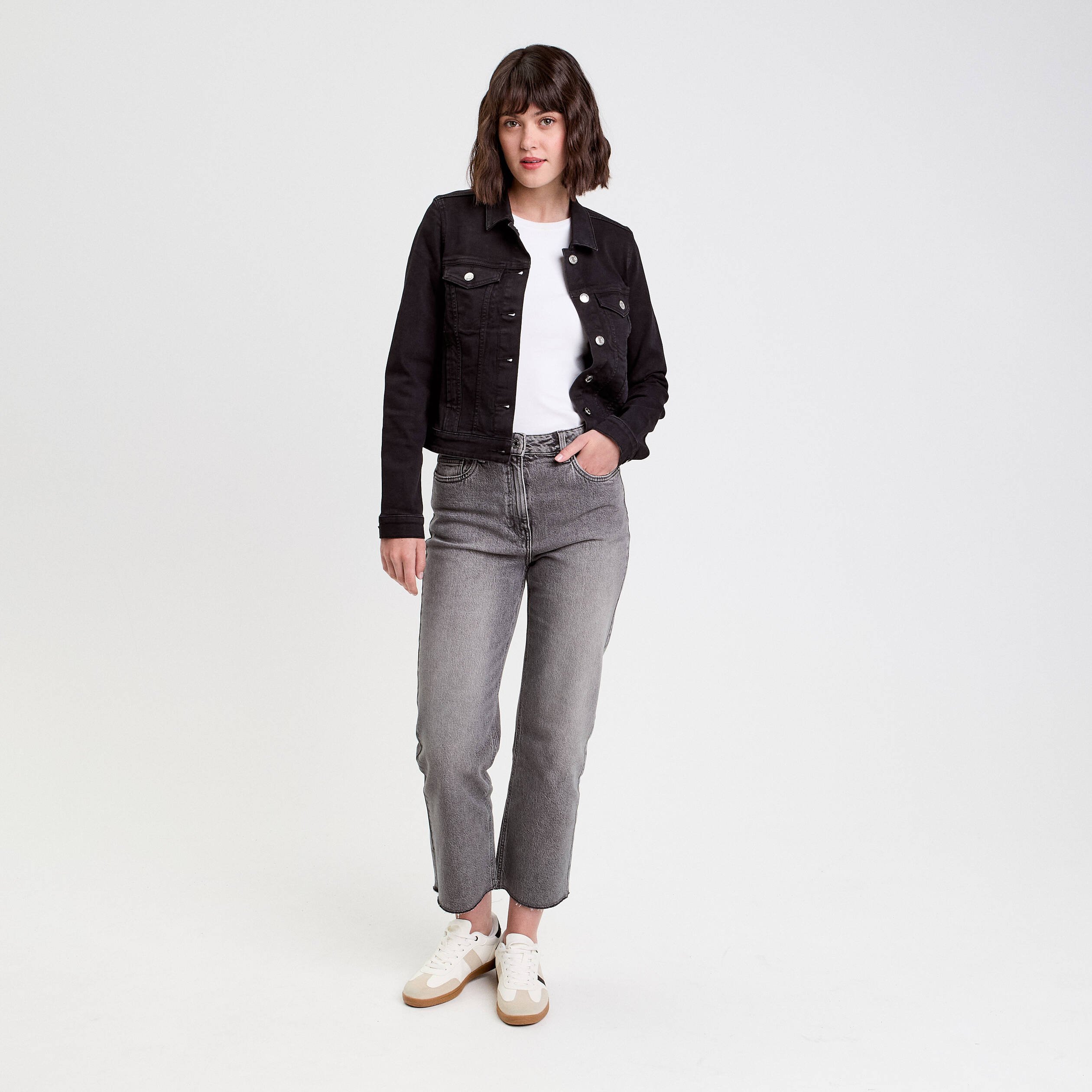 Veste droite boutonnée en jean noir femme