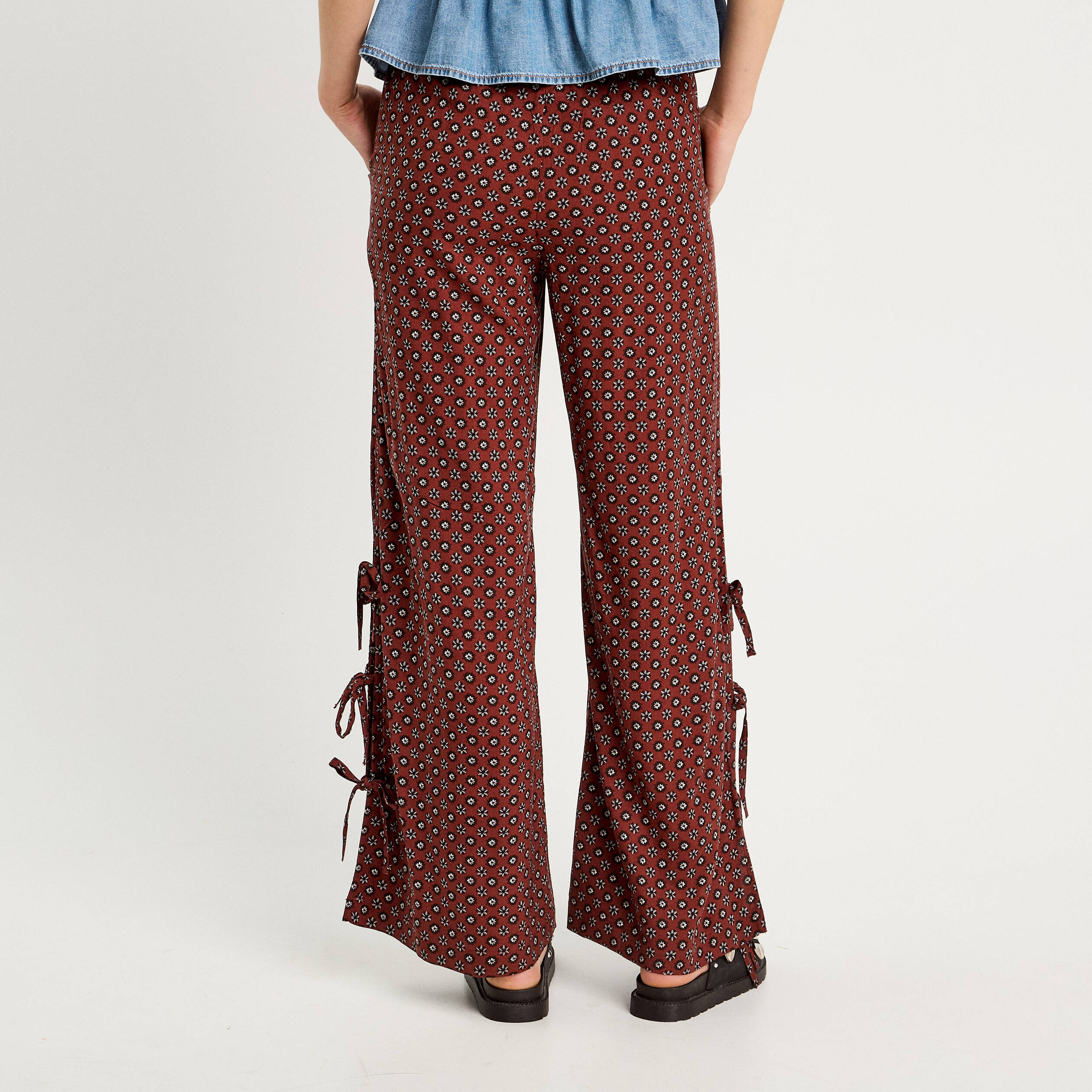 pantalon large avec noeuds marron cognac femme Pantalon large avec noeuds marron cognac femme