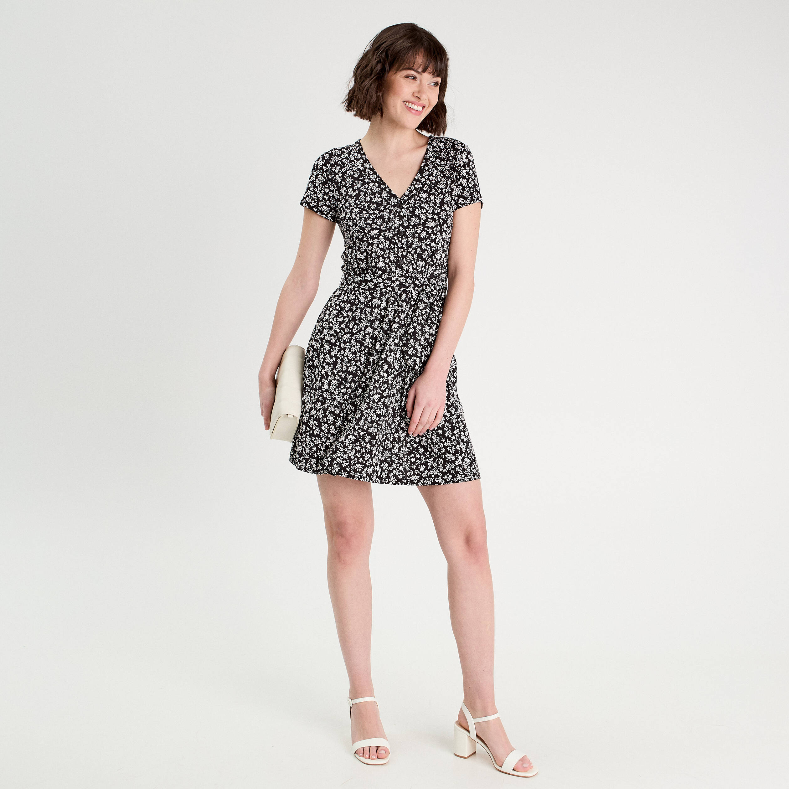 Robe &eacute;vas&eacute;e boutonn&eacute;e noir femme