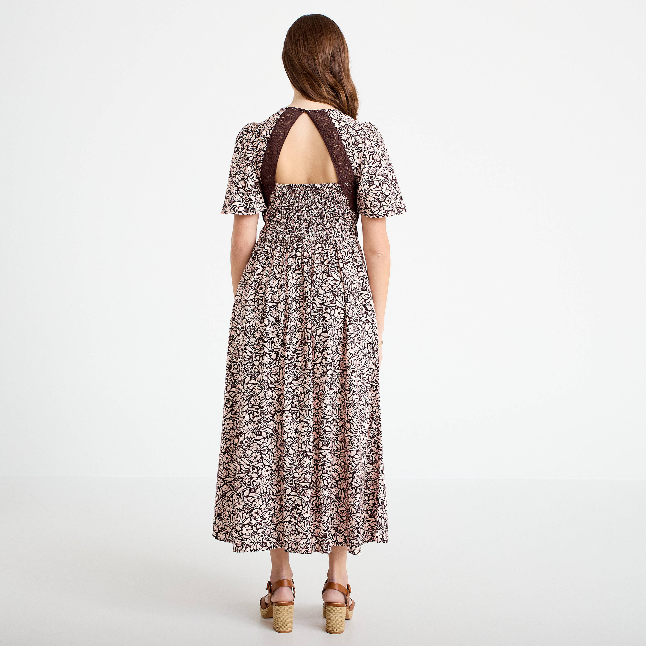 Robe longue &eacute;vas&eacute;e col v manches courtes marron femme