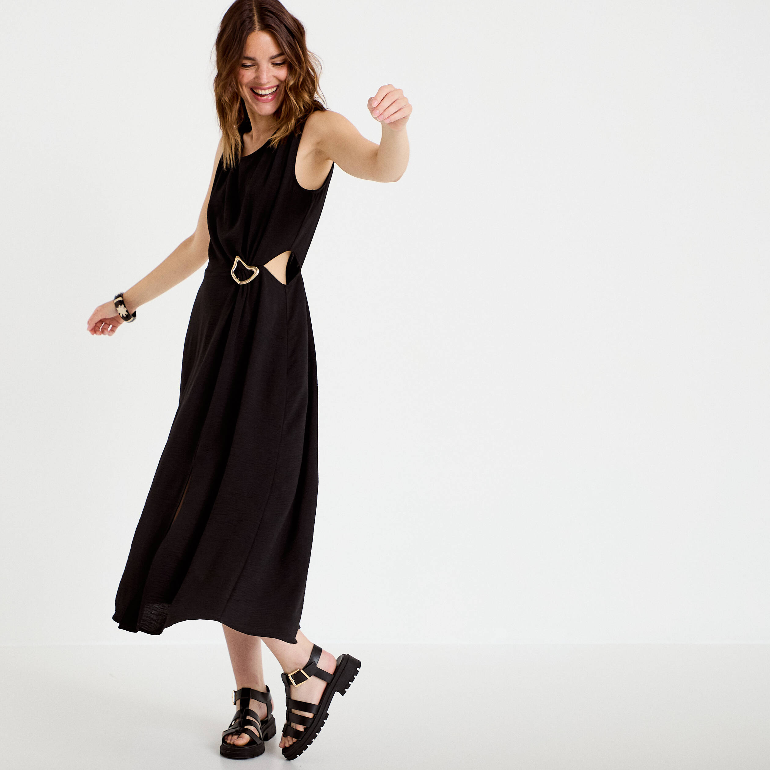 Robe &eacute;vas&eacute;e 3/4 sans manches col rond noir femme