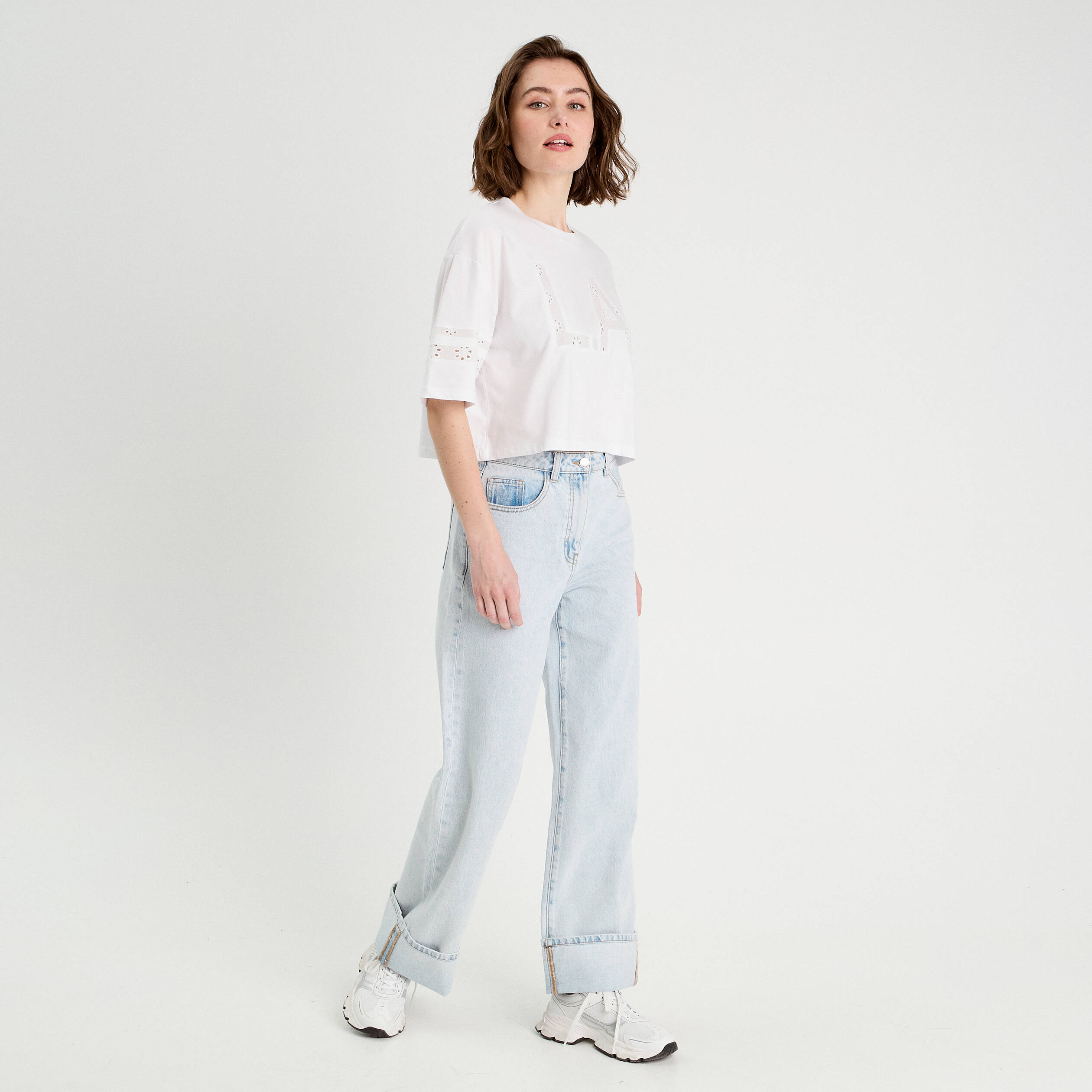jeans droit avec ourlets denim bleach femme Jeans droit avec ourlets denim bleach femme