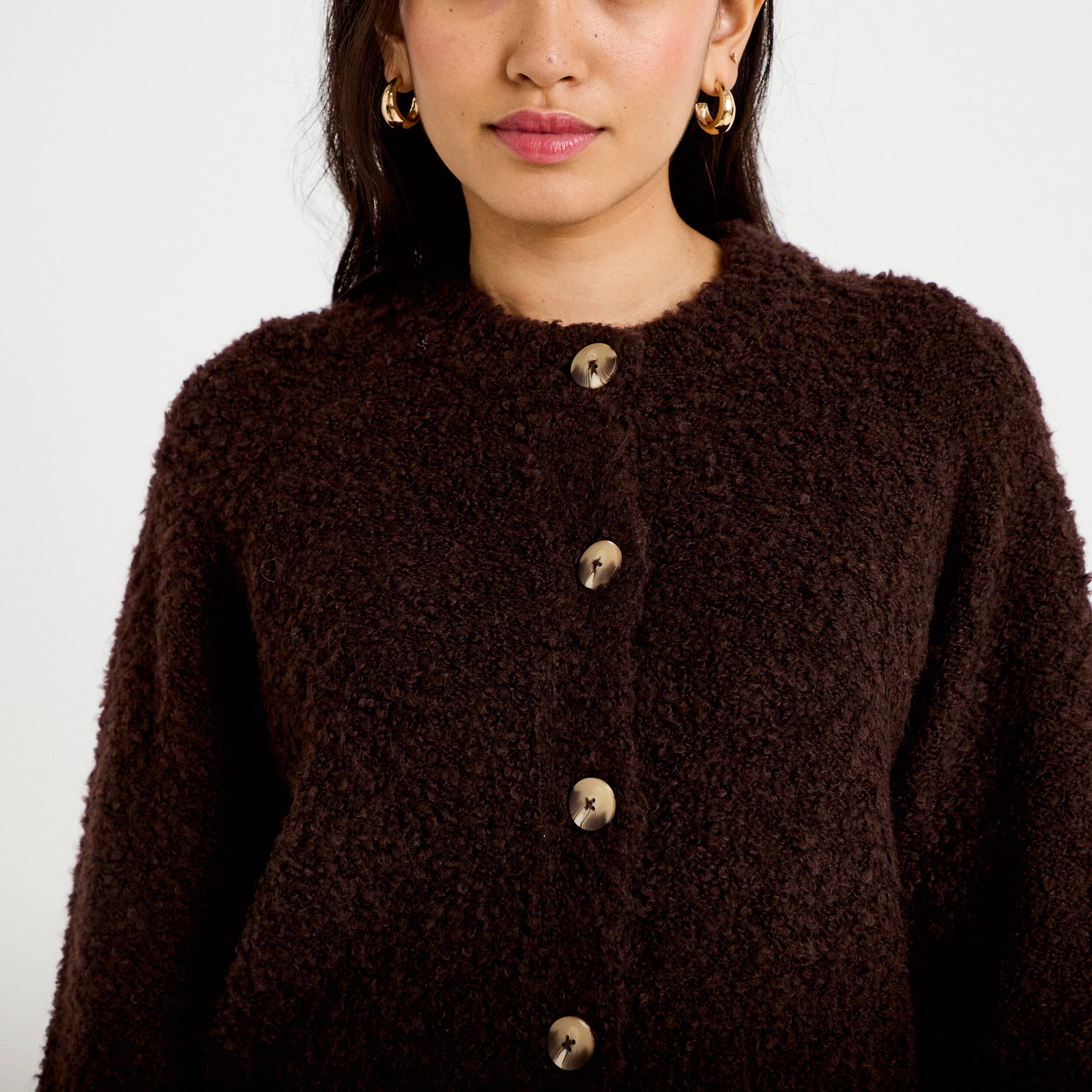 Gilet bouclette col rond manches longues marron fonc&eacute; femme