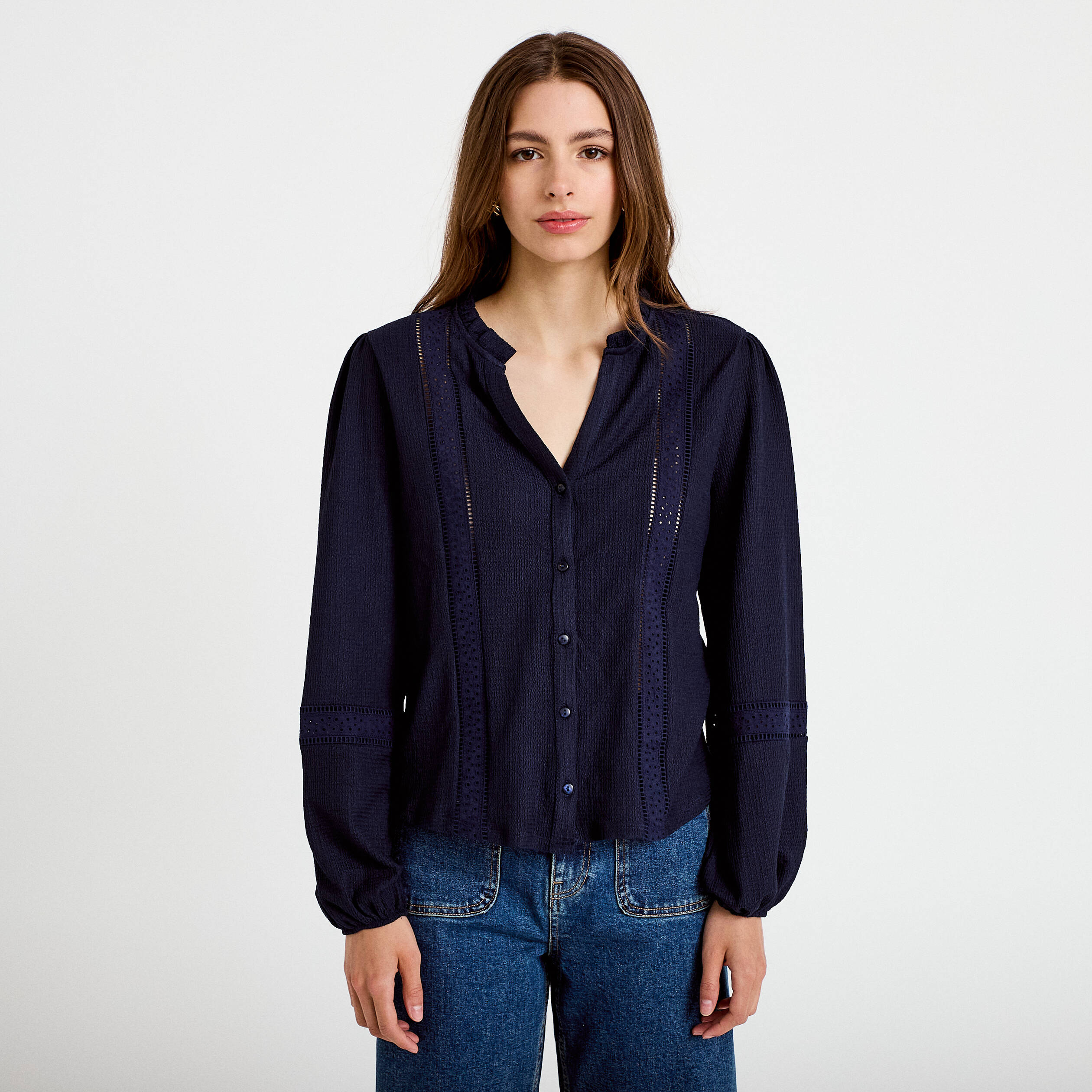 Blouse broderie col V manches longues bleu marine femme