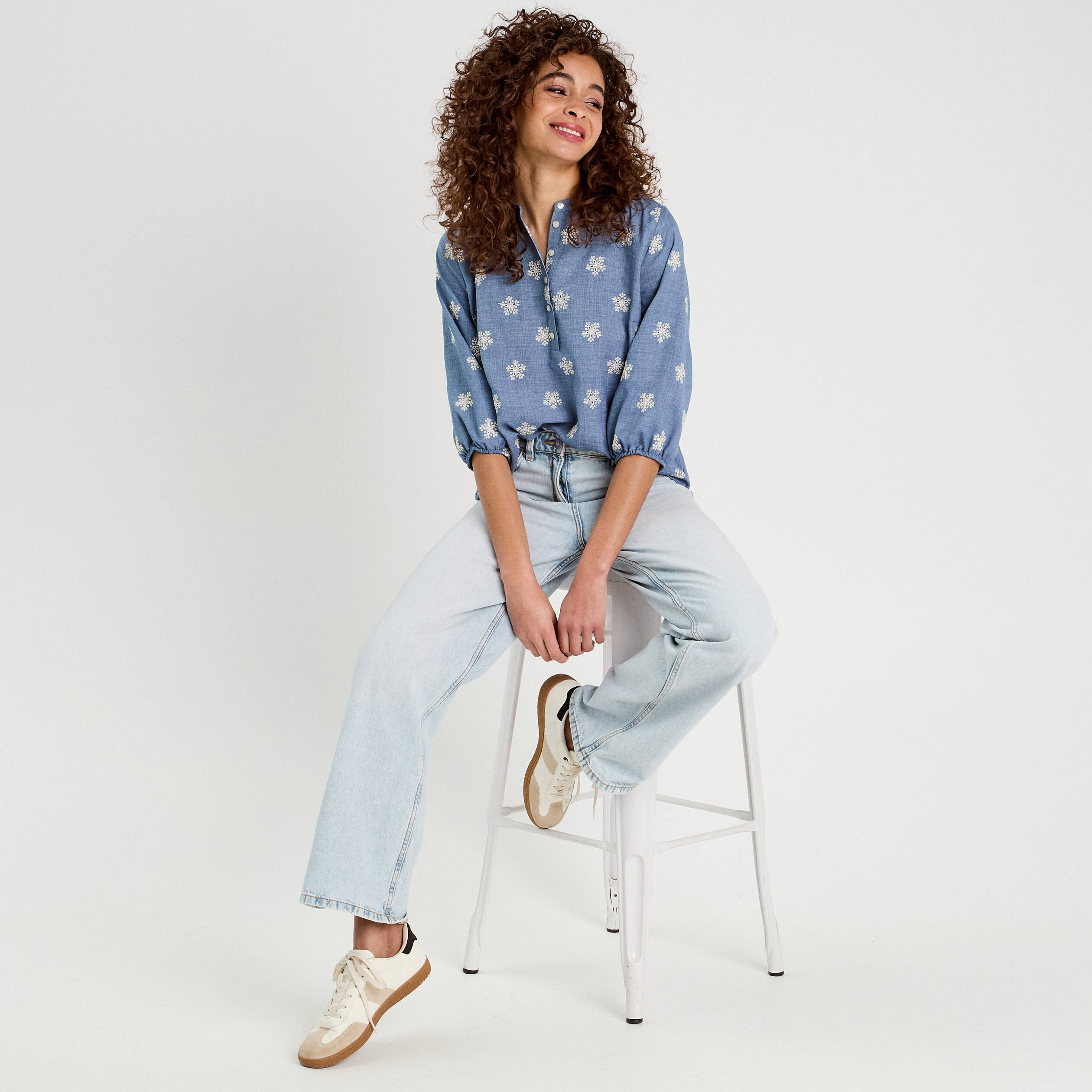 Blouse manches 3/4 brod&eacute;e bleu femme