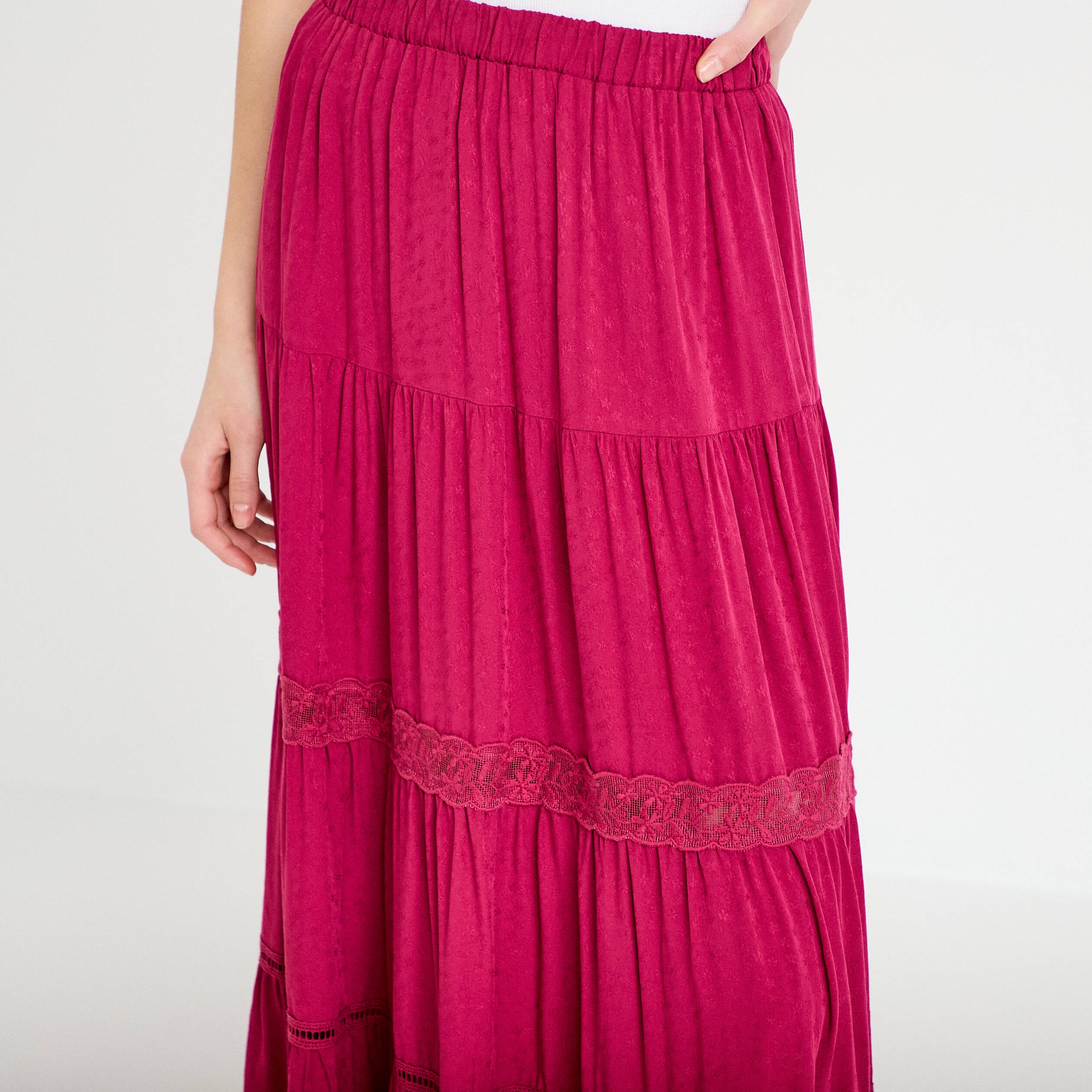 Jupe &eacute;vas&eacute;e longueur 3/4 dentelle rouge femme