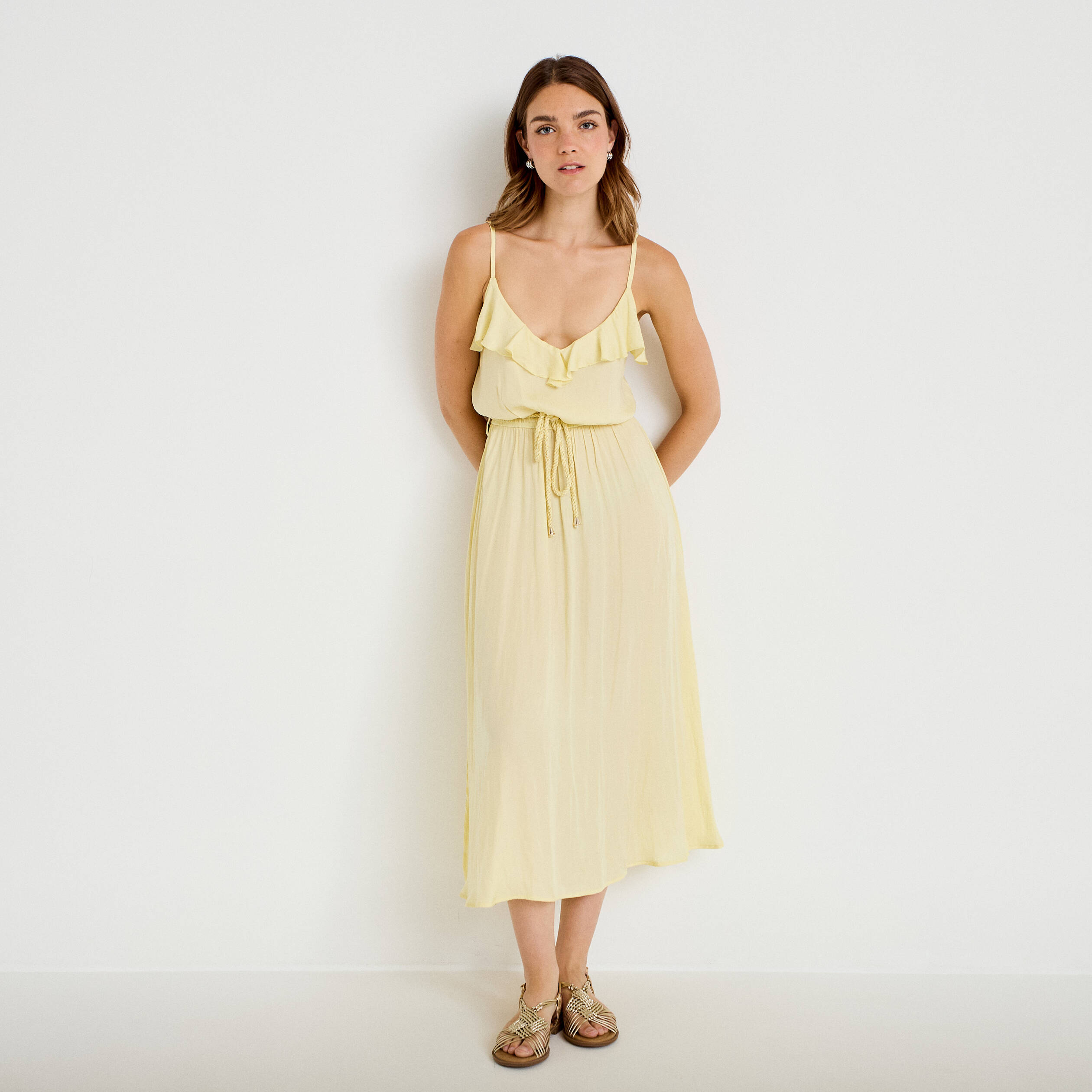 Robe longue &eacute;vas&eacute;e col v bretelles jaune clair femme