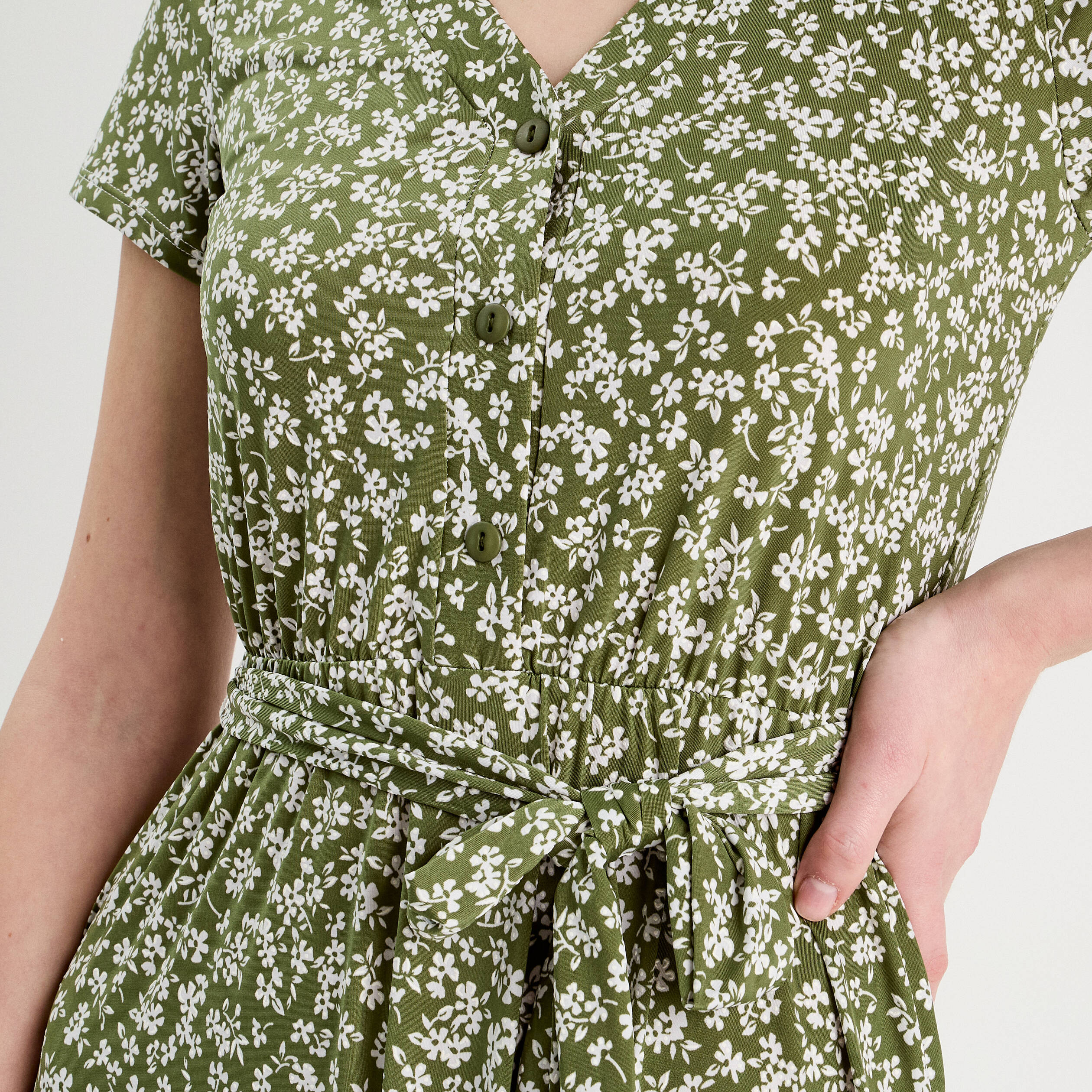 Robe &eacute;vas&eacute;e boutonn&eacute;e vert kaki femme