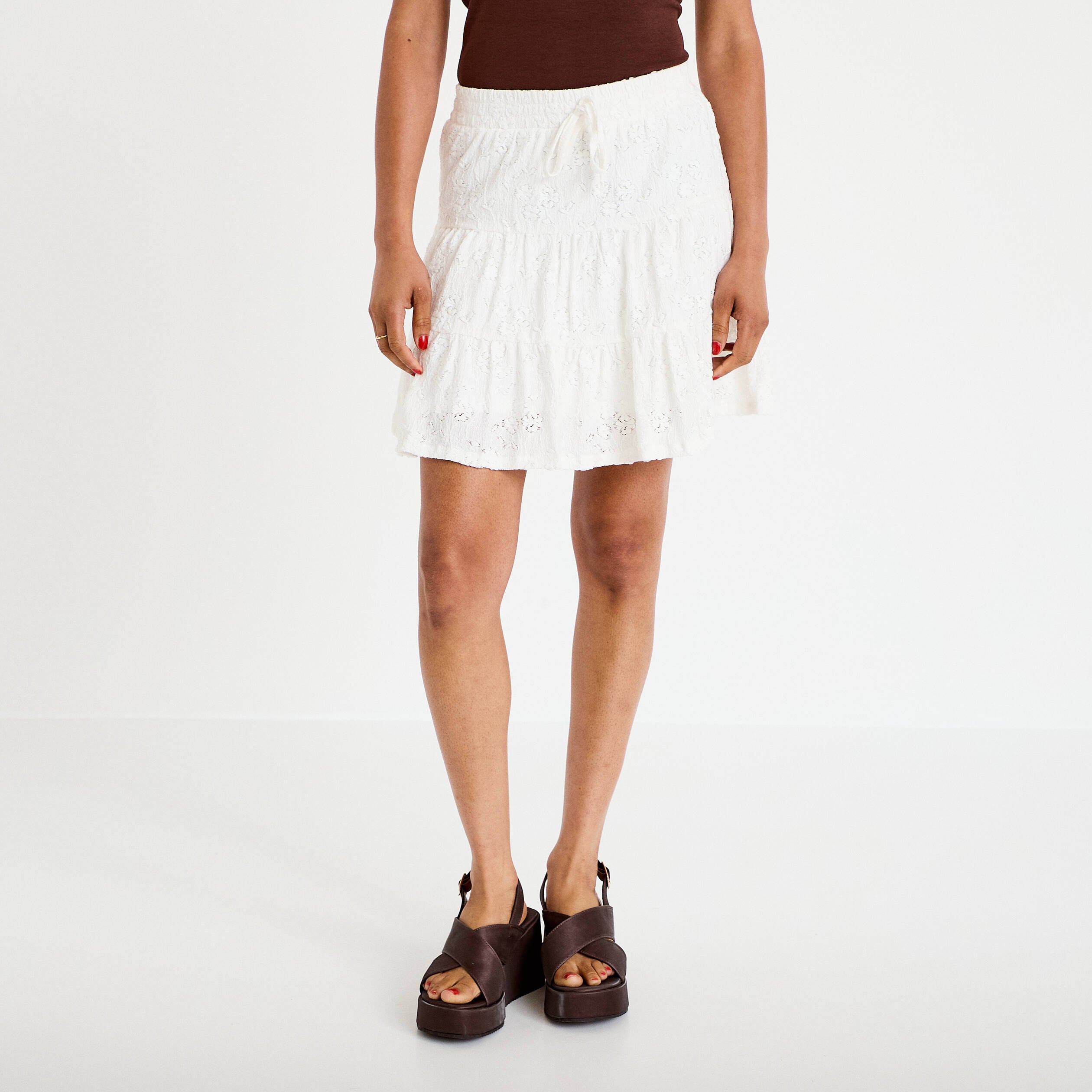 Jupe courte &eacute;vas&eacute;e en maille ecru femme
