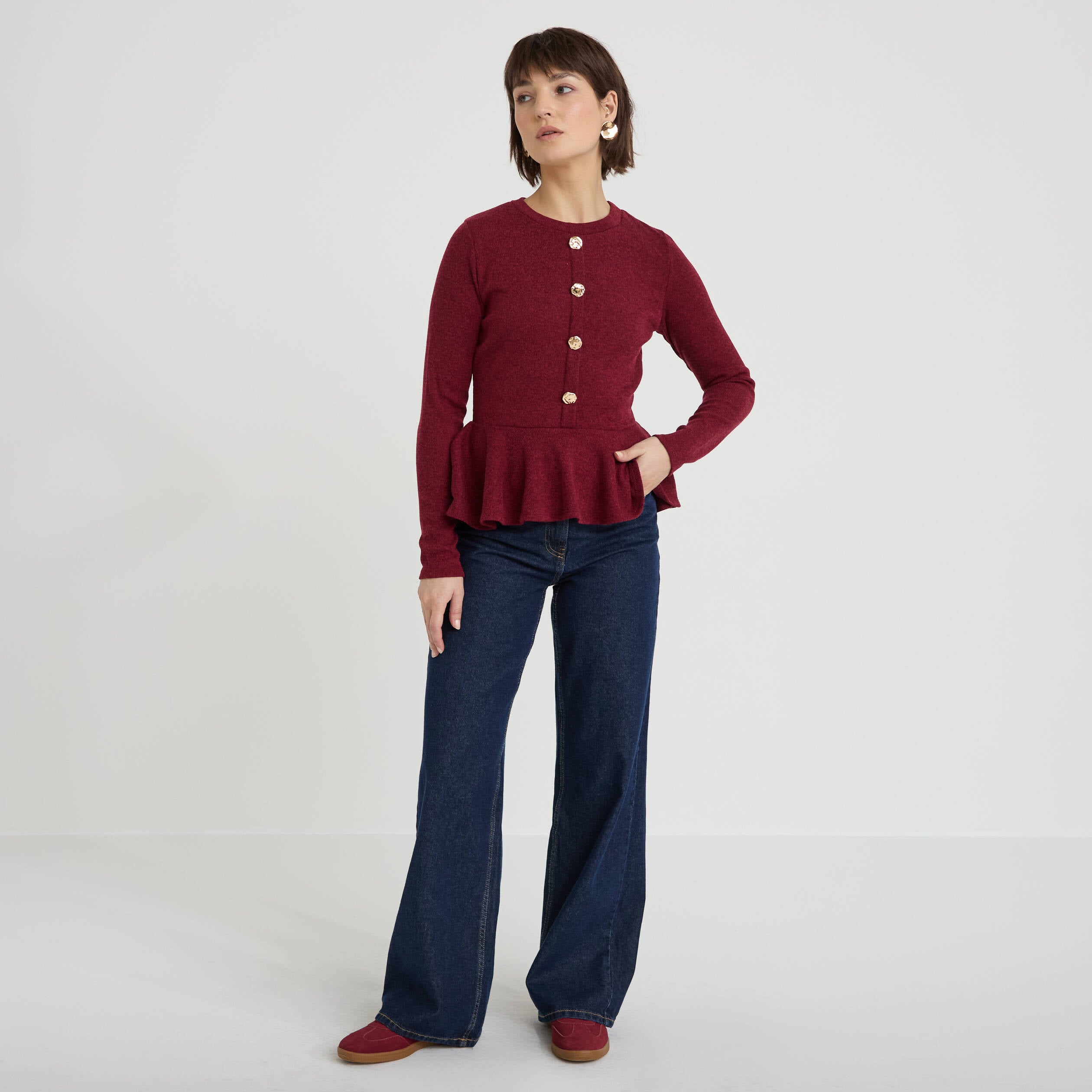 Pull p&eacute;plum avec boutons rouge fonc&eacute; femme