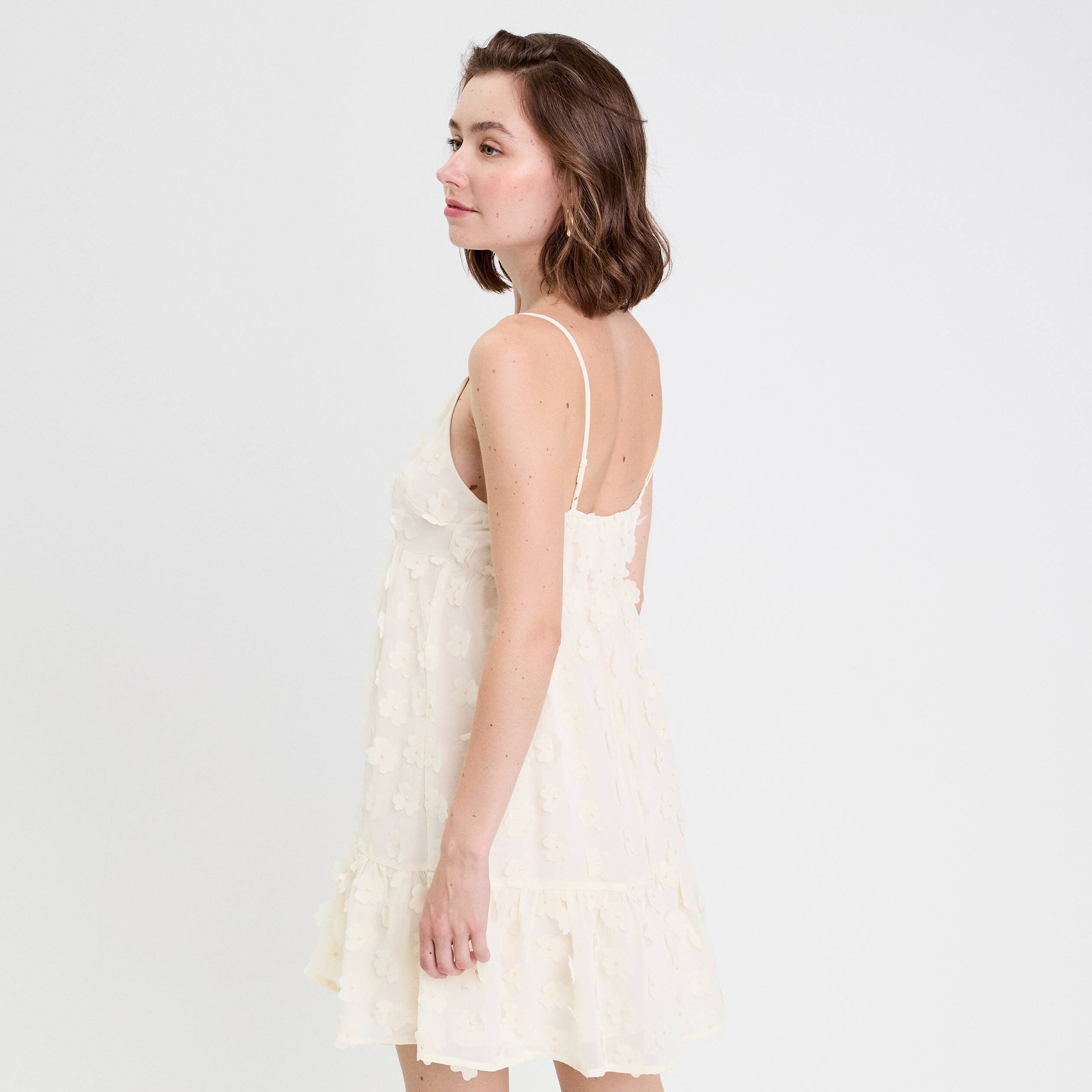 robe courte evasee col v a bretelles ecru femme Robe courte évasée col v à bretelles ecru femme