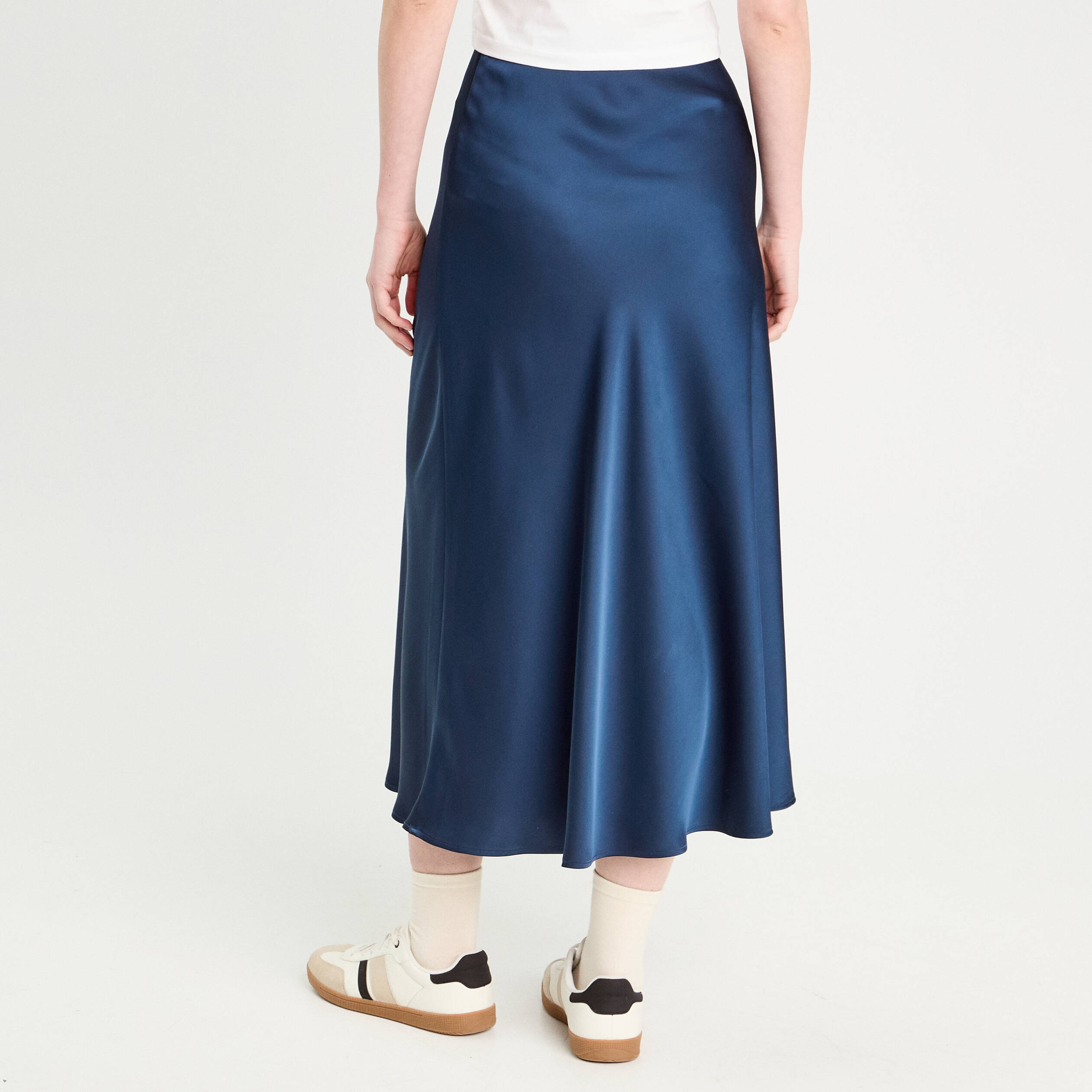 jupe longue trapeze satin bleu marine femme Jupe longue trapèze satin bleu marine femme