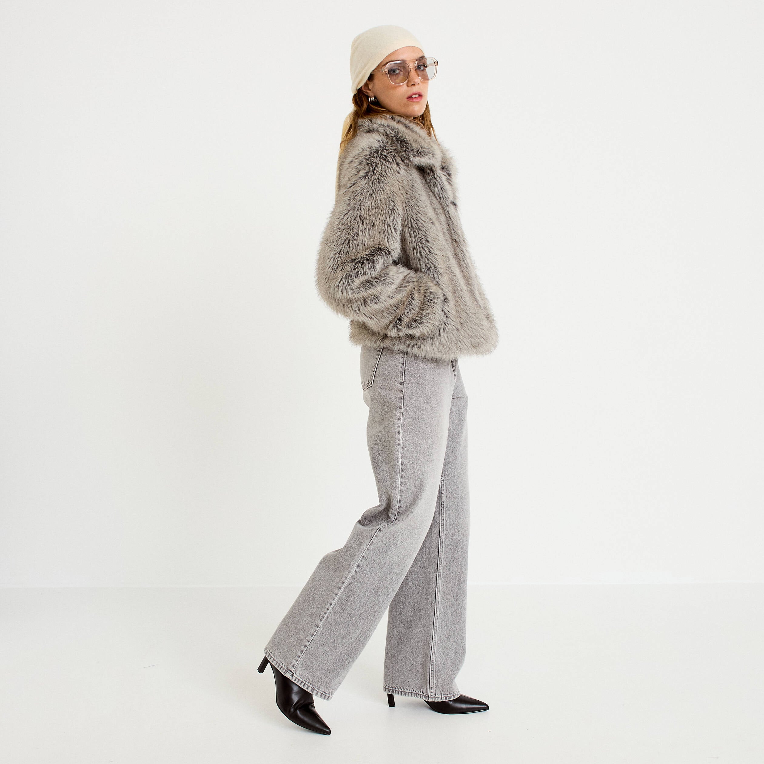 Veste courte en fausse fourrure gris clair femme