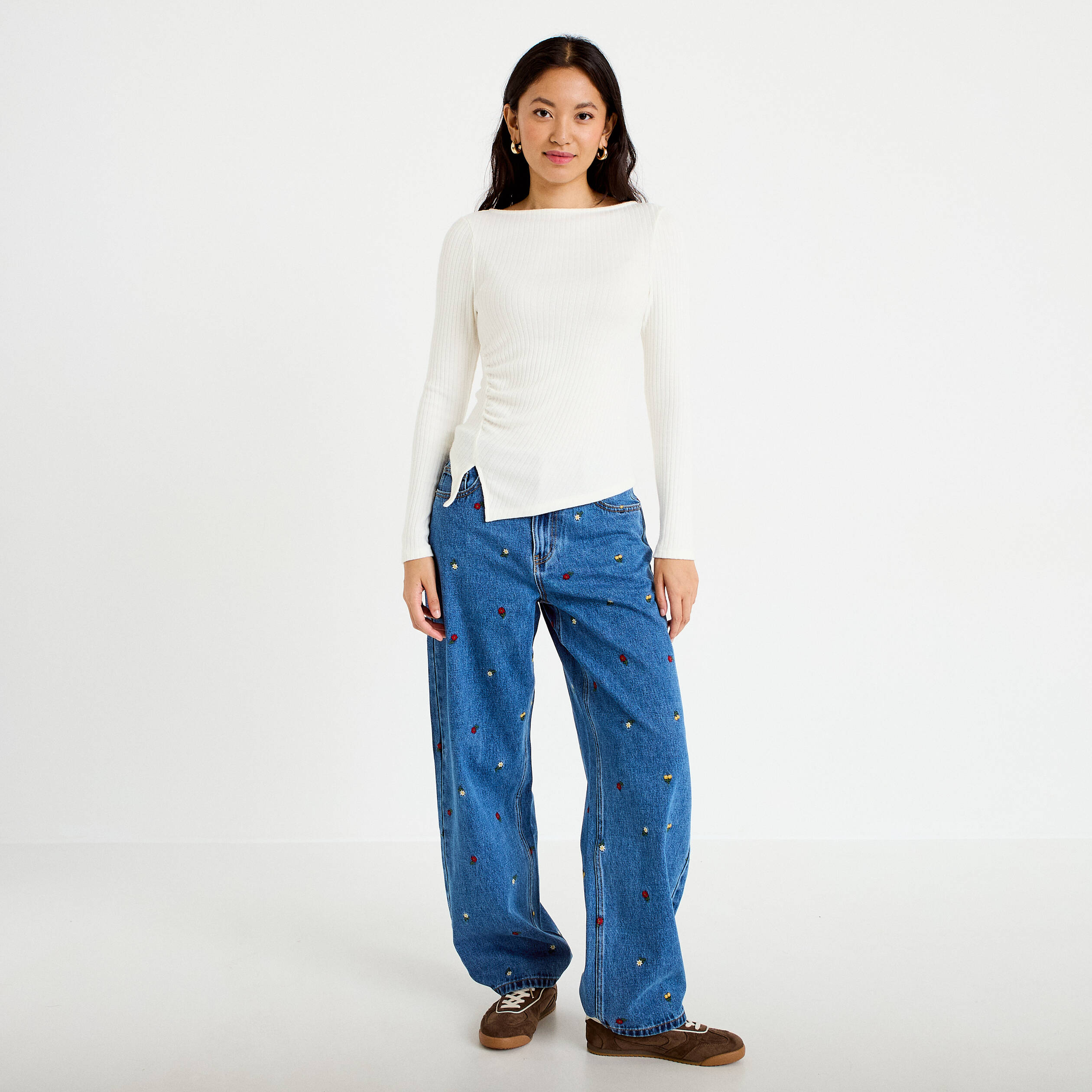 Jean avec broderie bleu femme