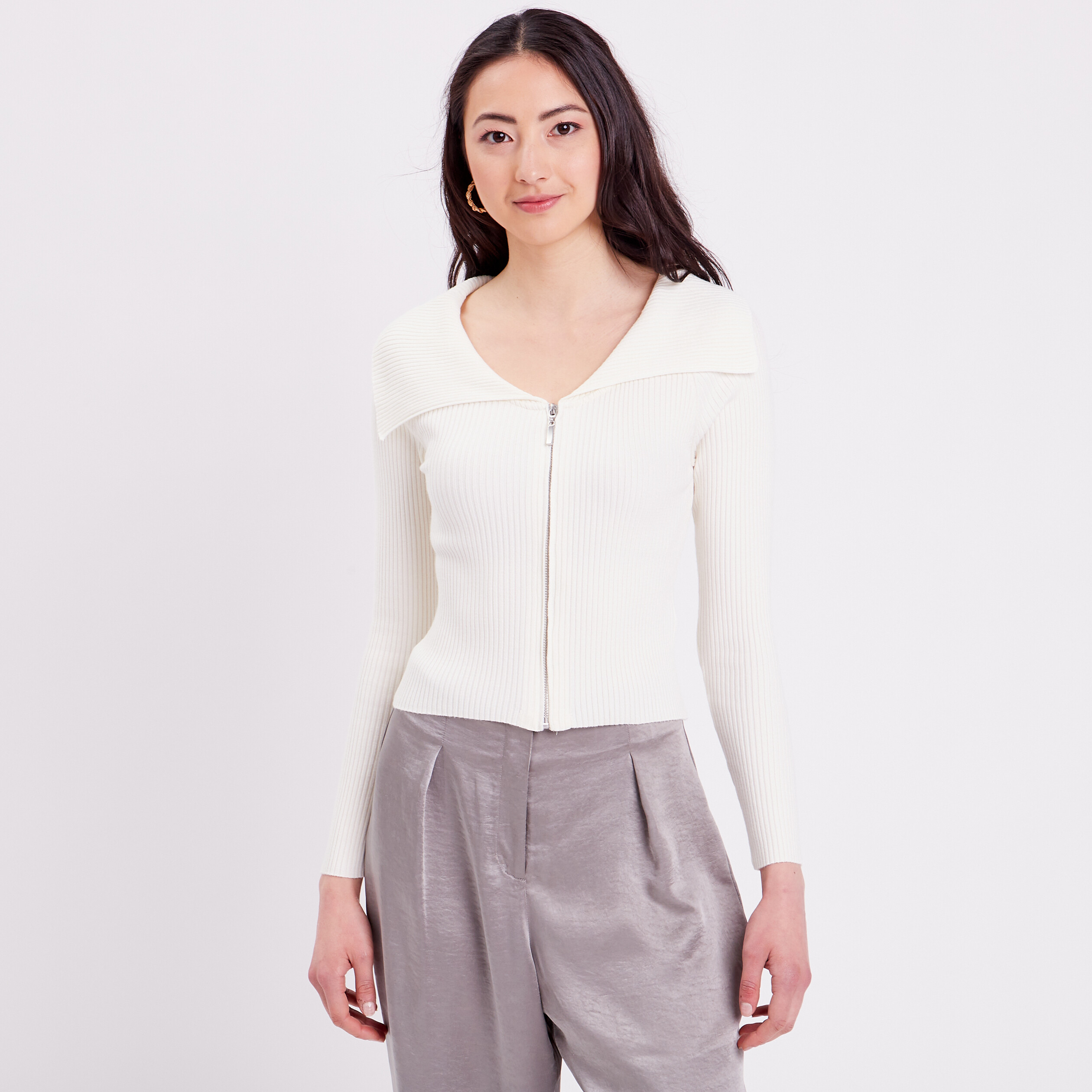 gilet cropped zippe col bardot ecru femme Gilet cropped zippé col bardot ecru femme