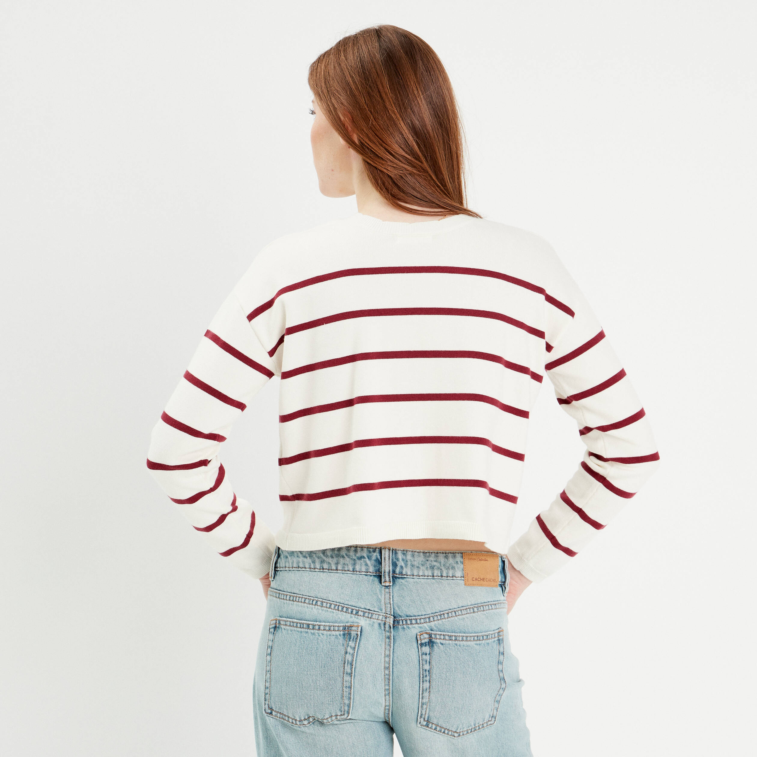 Pull avec petit noeud rouge fonc&eacute; femme