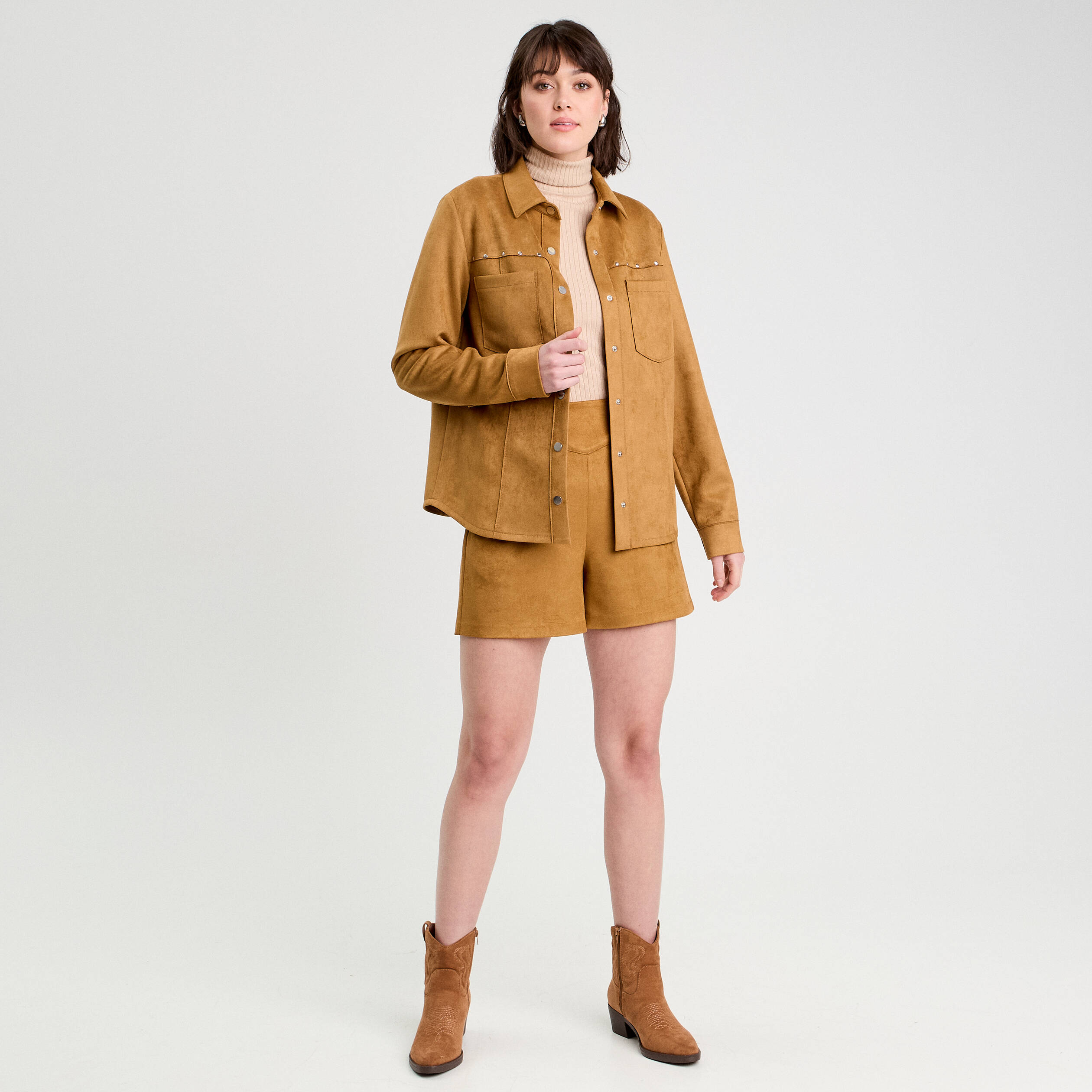 Short droit su&eacute;dine camel femme