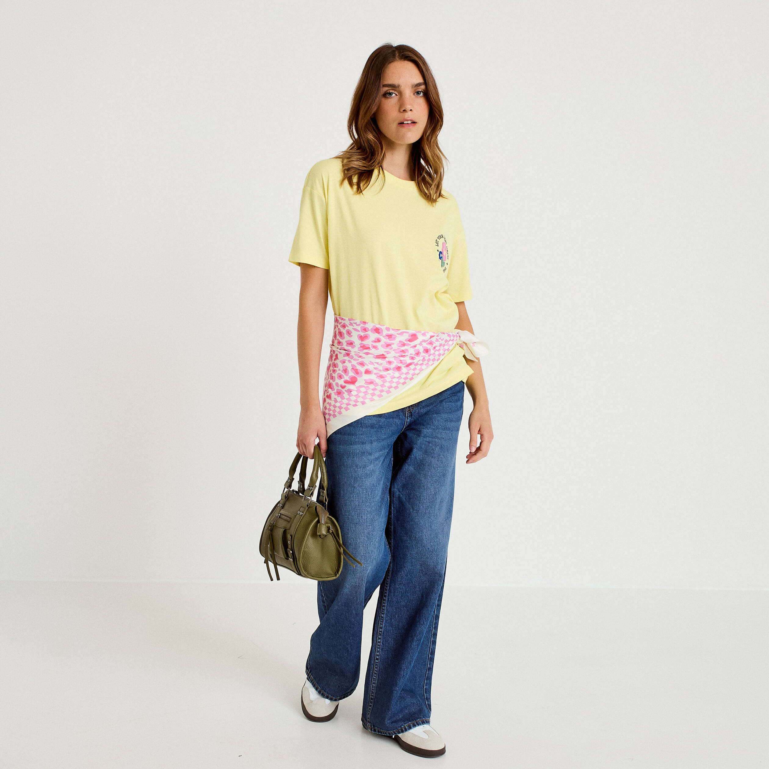 T-shirt bouclettes manches courtes jaune pastel femme