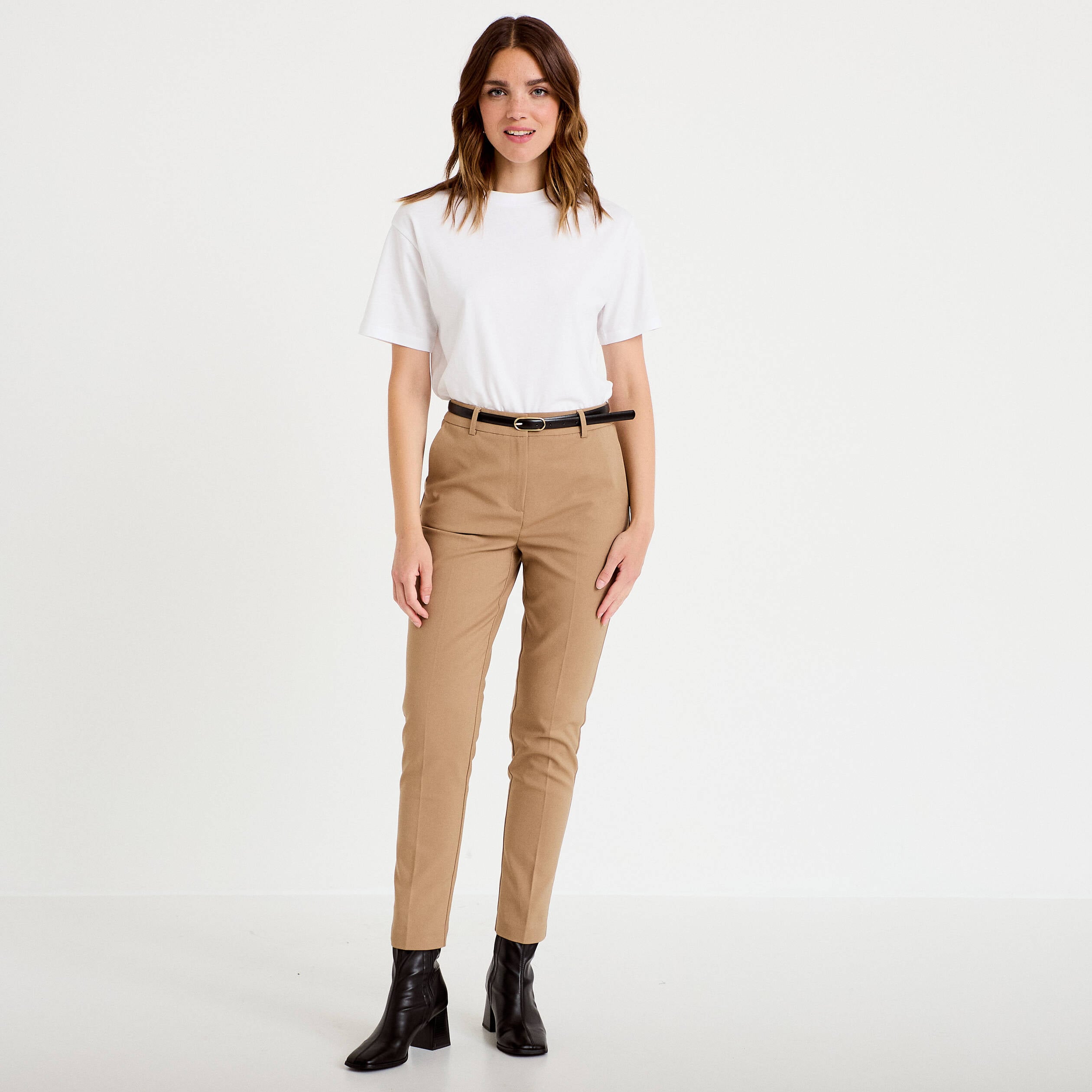 Pantalon cigarette ceintur&eacute; beige femme