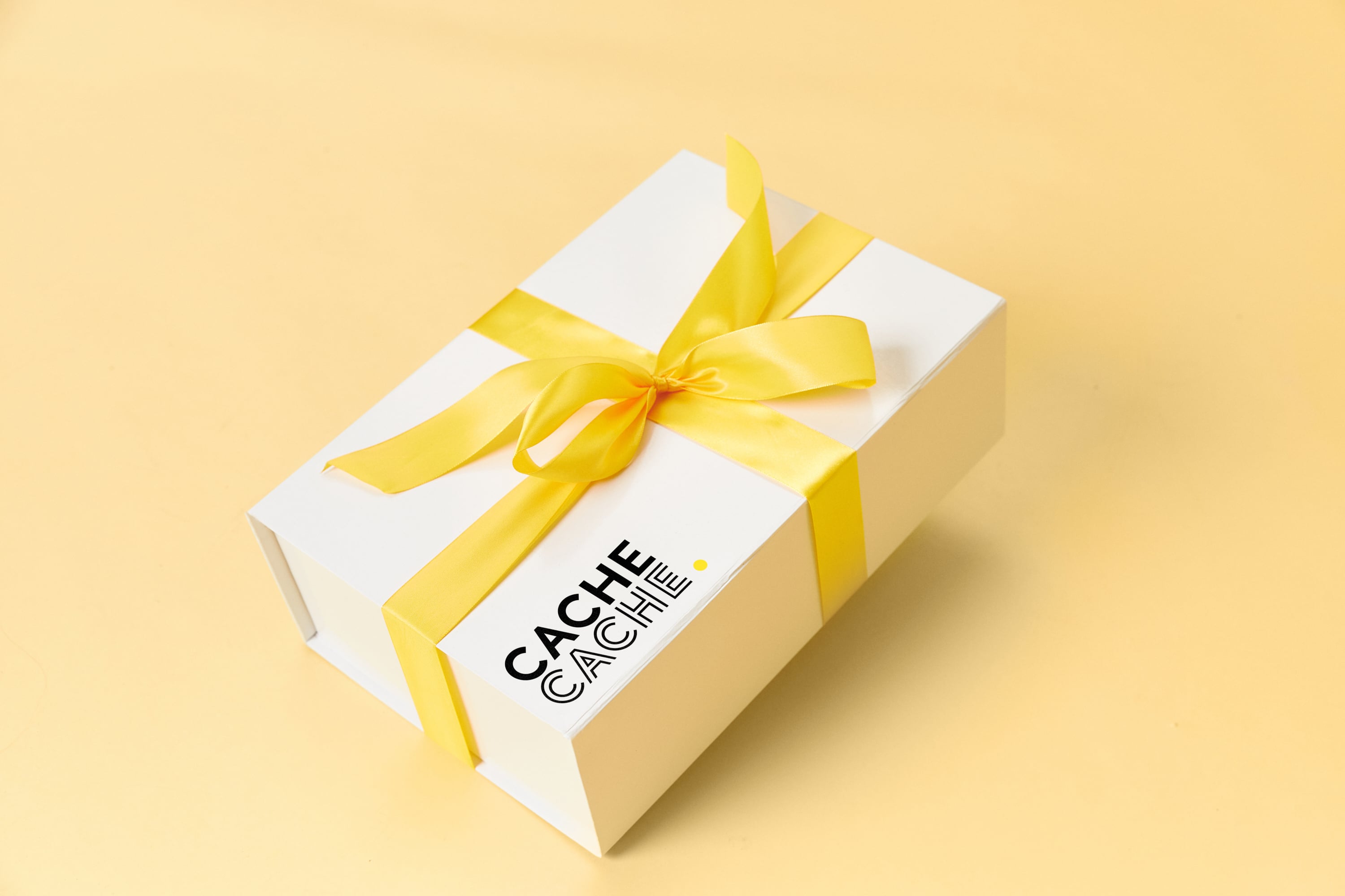 Produit marketing jaune citron femme
