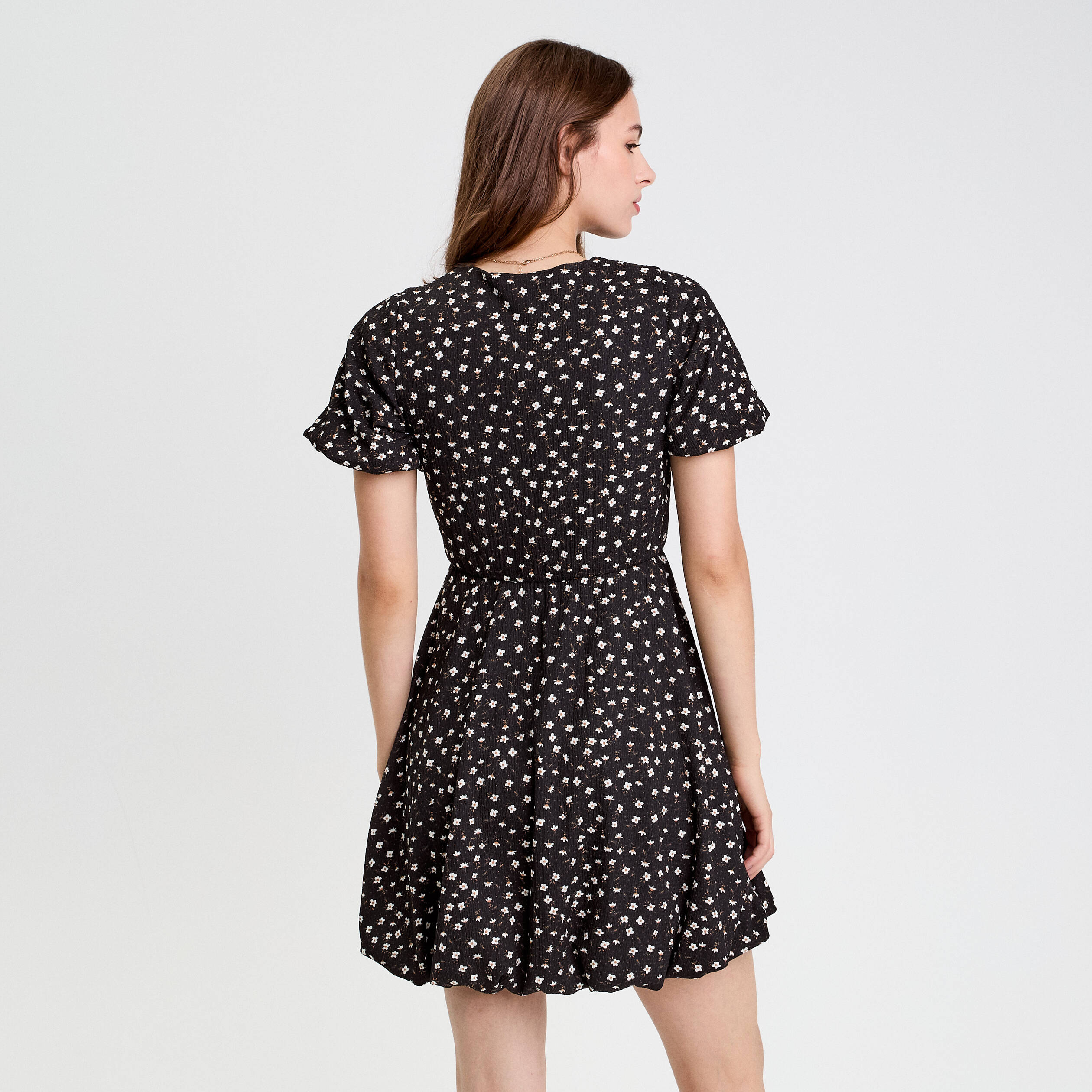 robe courte evasee col v manches courtes noir femme Robe courte évasée col v manches courtes noir femme