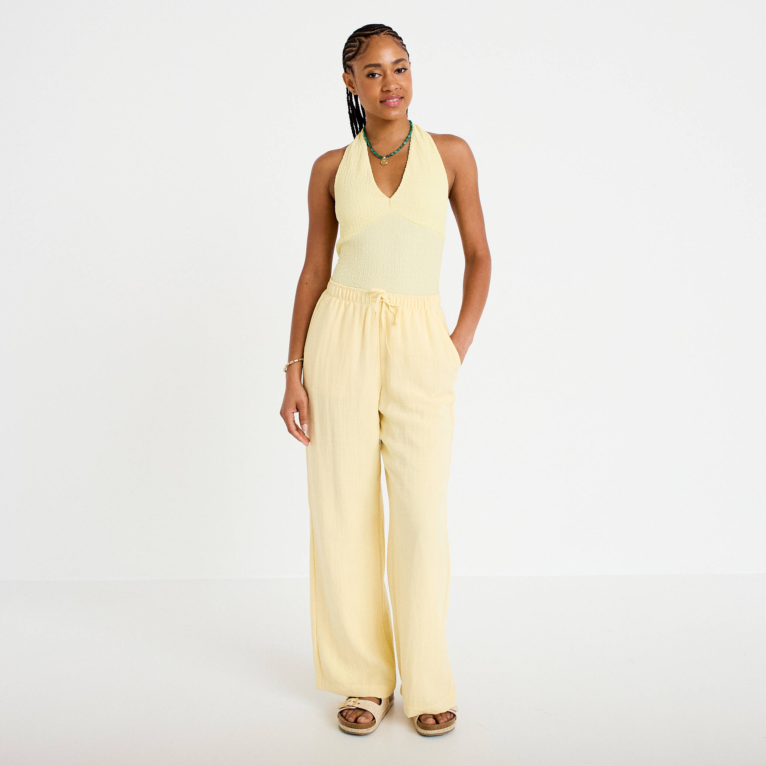 Top cintr&eacute; sans manches avec relief jaune pastel femme