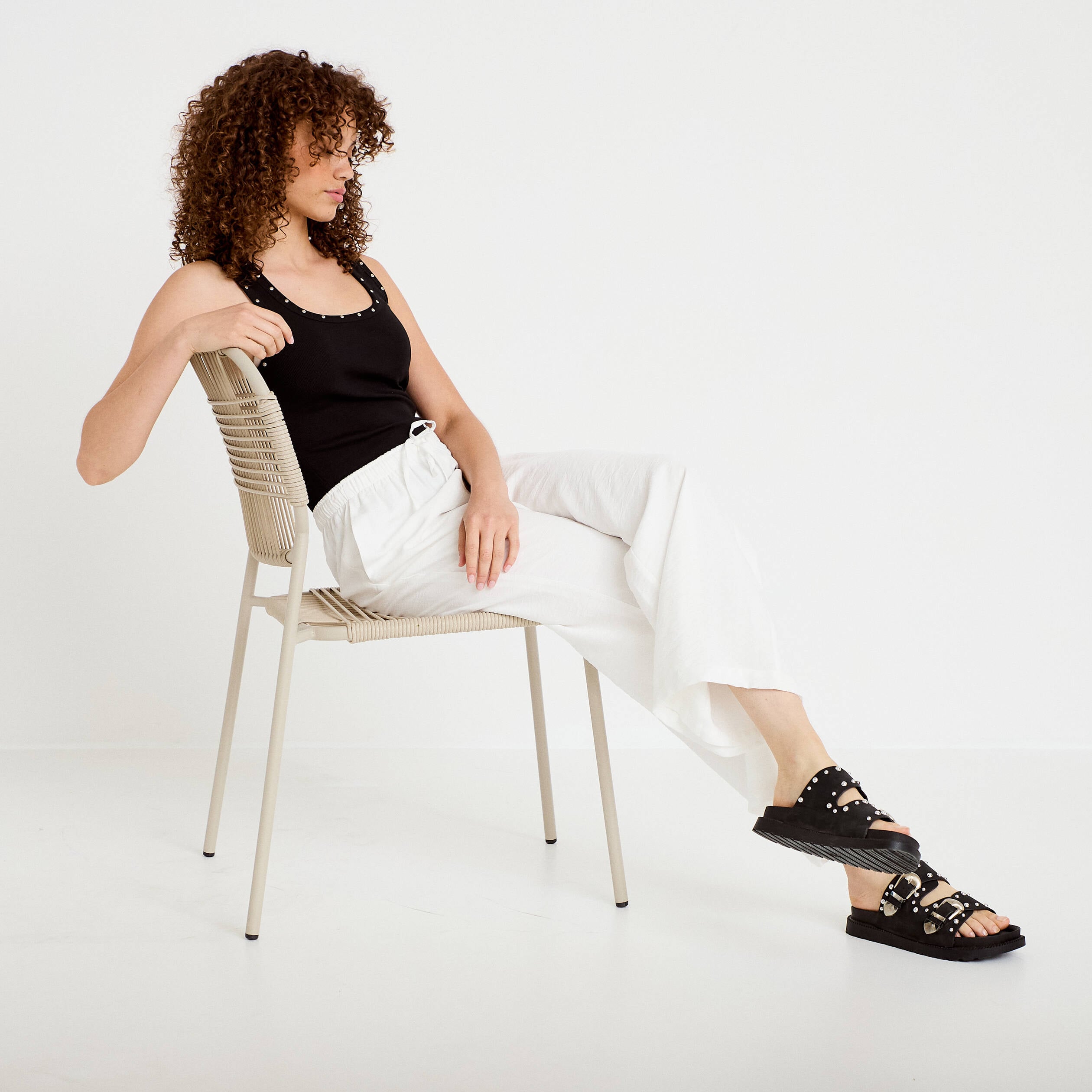 D&eacute;bardeur c&ocirc;tel&eacute; ajust&eacute; d&eacute;collet&eacute; noir femme