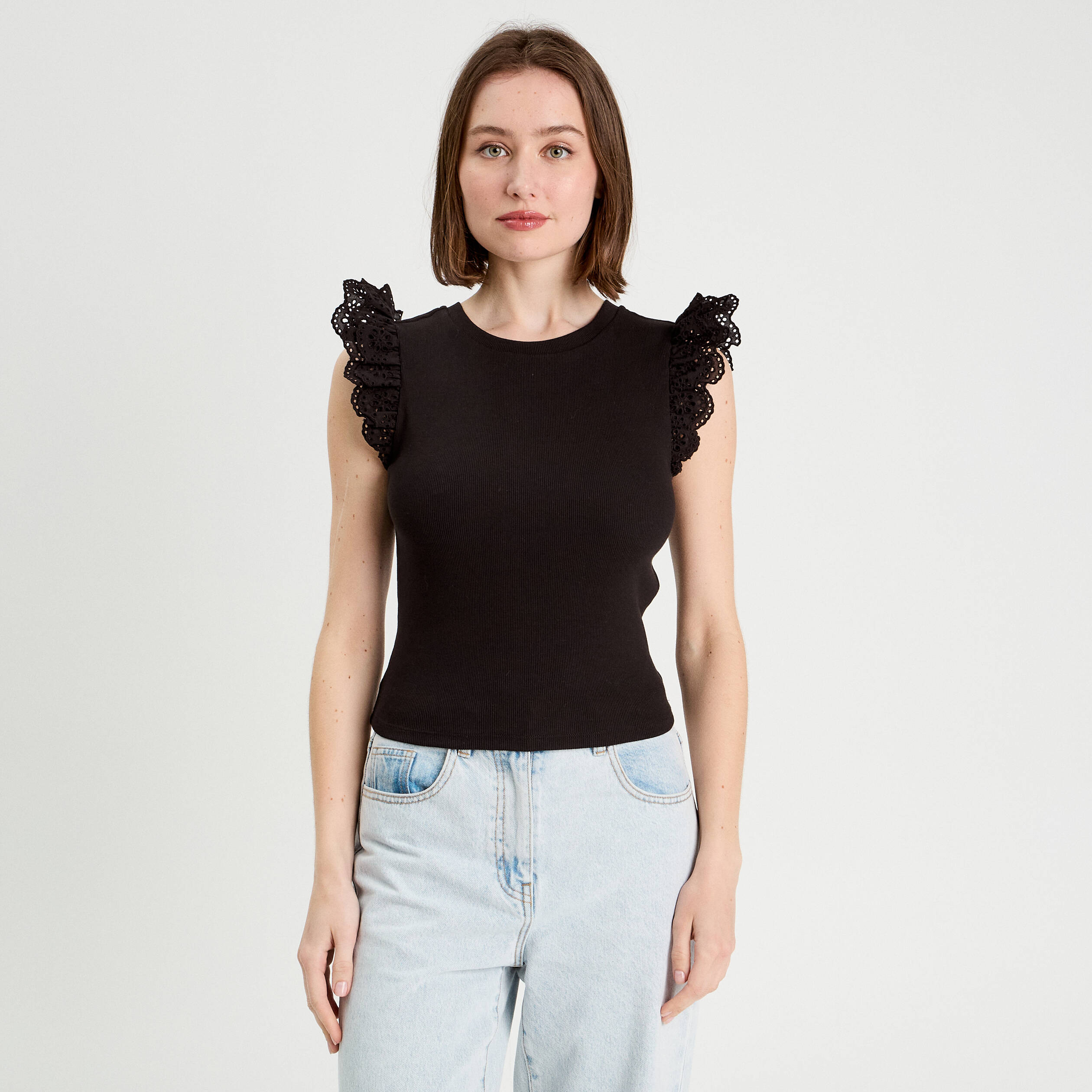 debardeur volants brodes noir femme Débardeur volants brodés noir femme