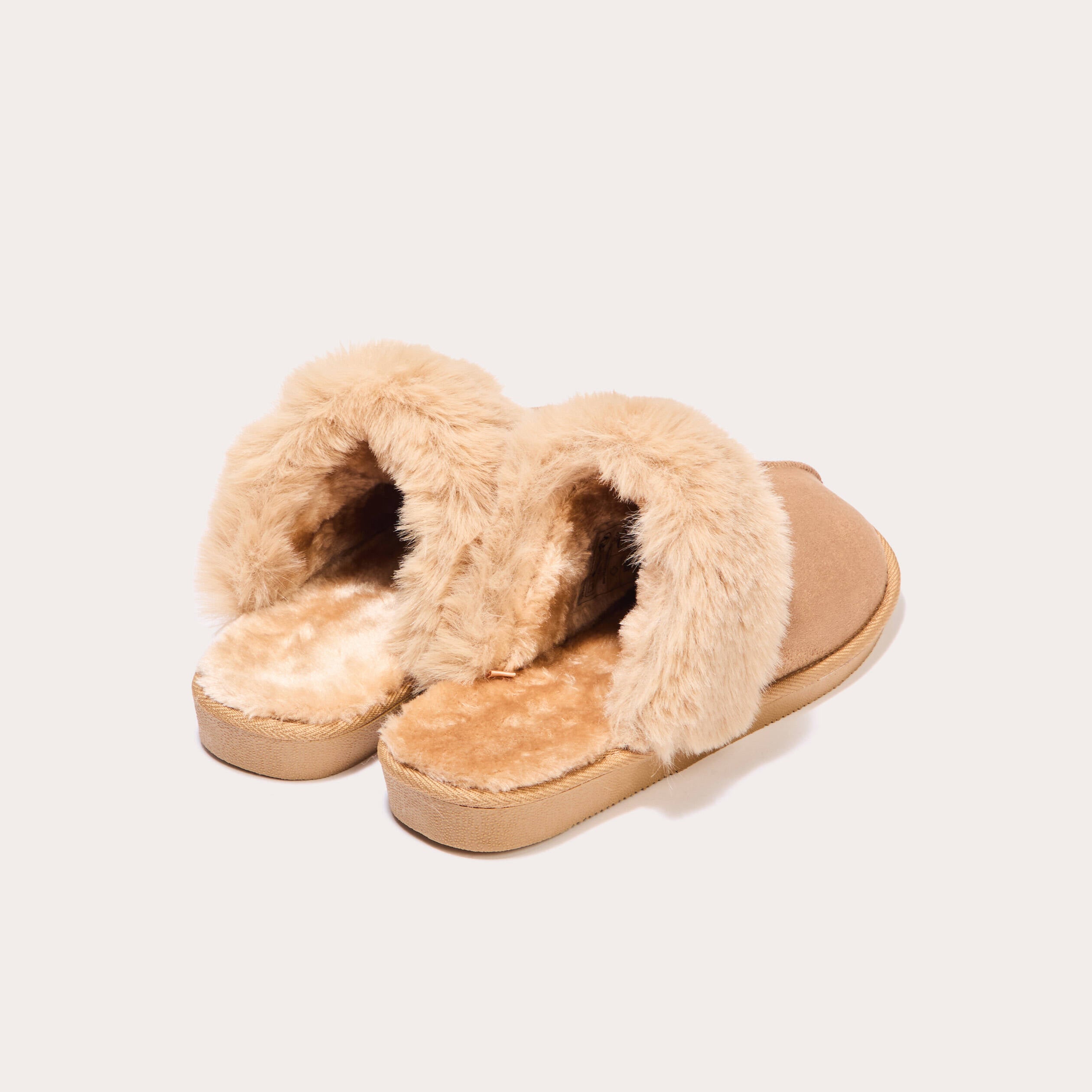 Chaussons fausse fourrure sable femme